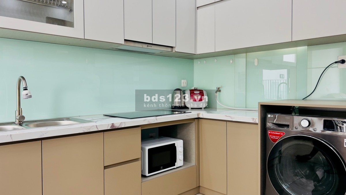 Cho thuê căn hộ cao cấp 2 phòng ngủ, 1 vệ sinh, đủ đồ, vào ở ngay