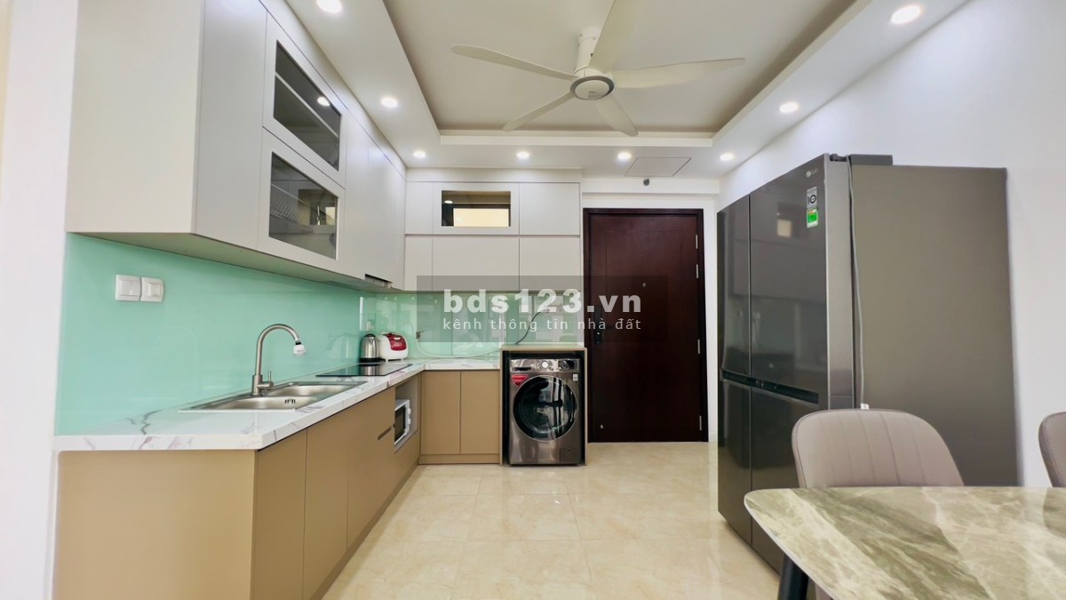 Cho thuê căn hộ cao cấp 2 phòng ngủ, 1 vệ sinh, đủ đồ, vào ở ngay