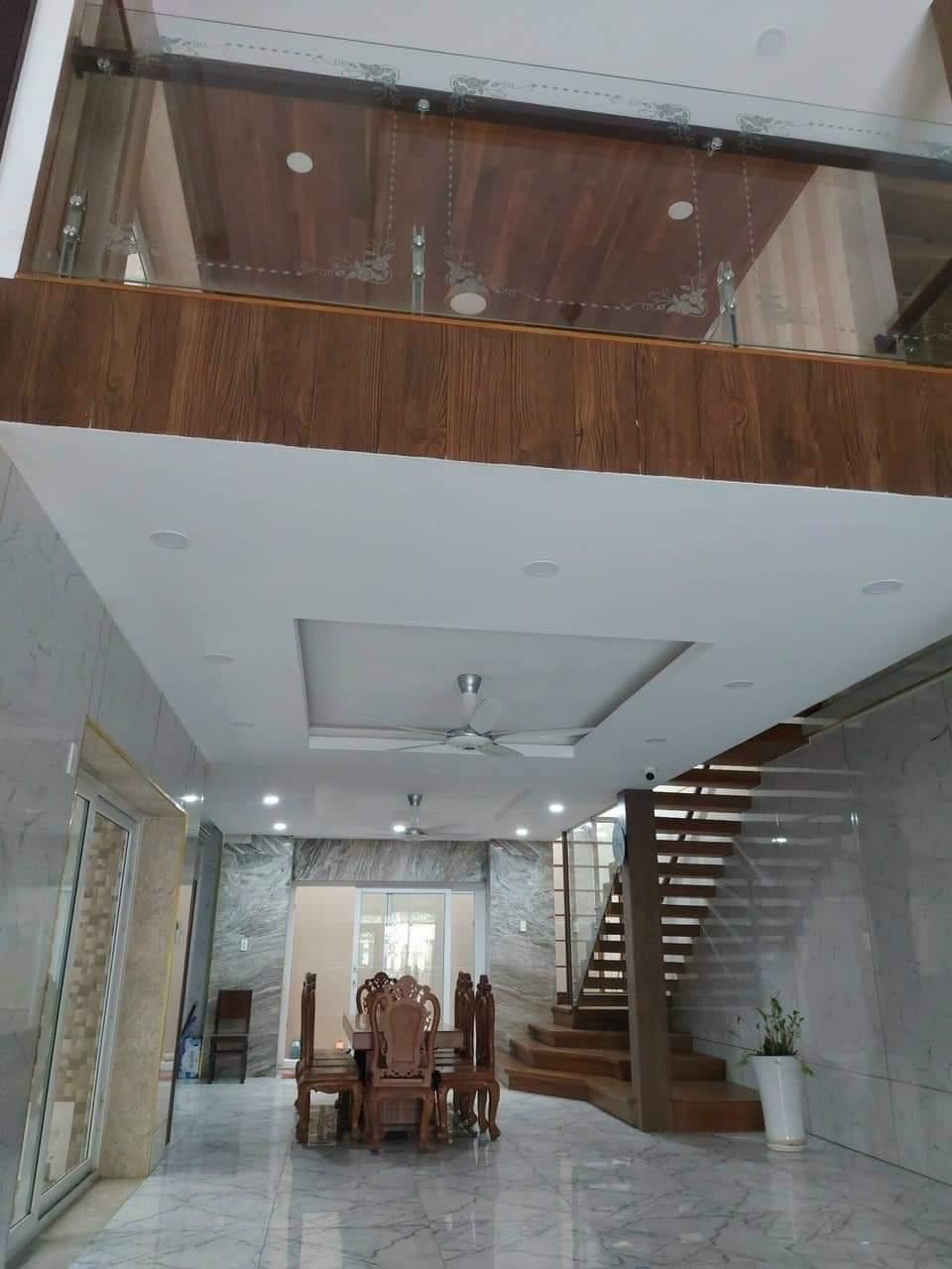 Bán nhà mặt tiền đại lộ 2 Phước Bình, quận 9.
