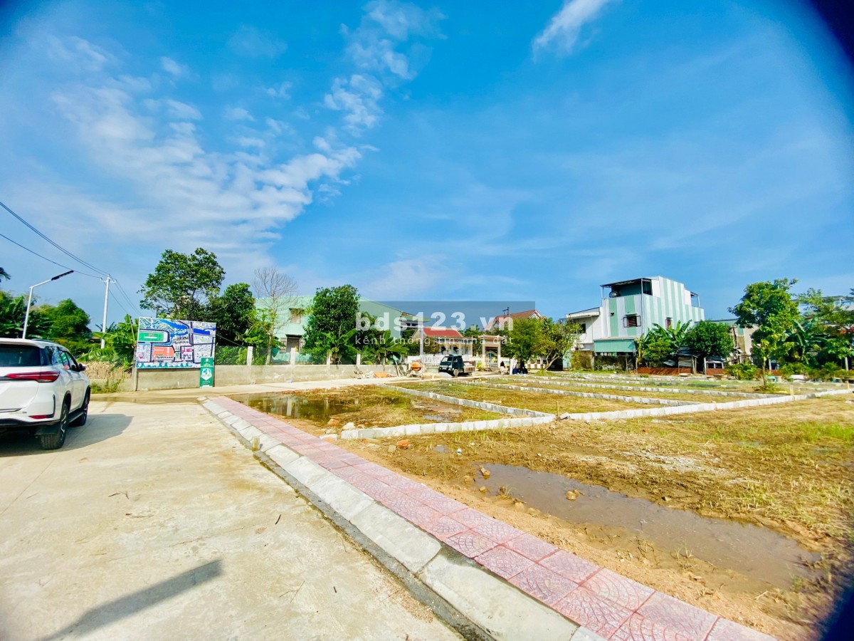 Vợ chồng tôi cần bán lô đất nền sát Hùng Vương -KPC Nam Phước- 332m2. Giá đầu tư chỉ 1.5 tỷ