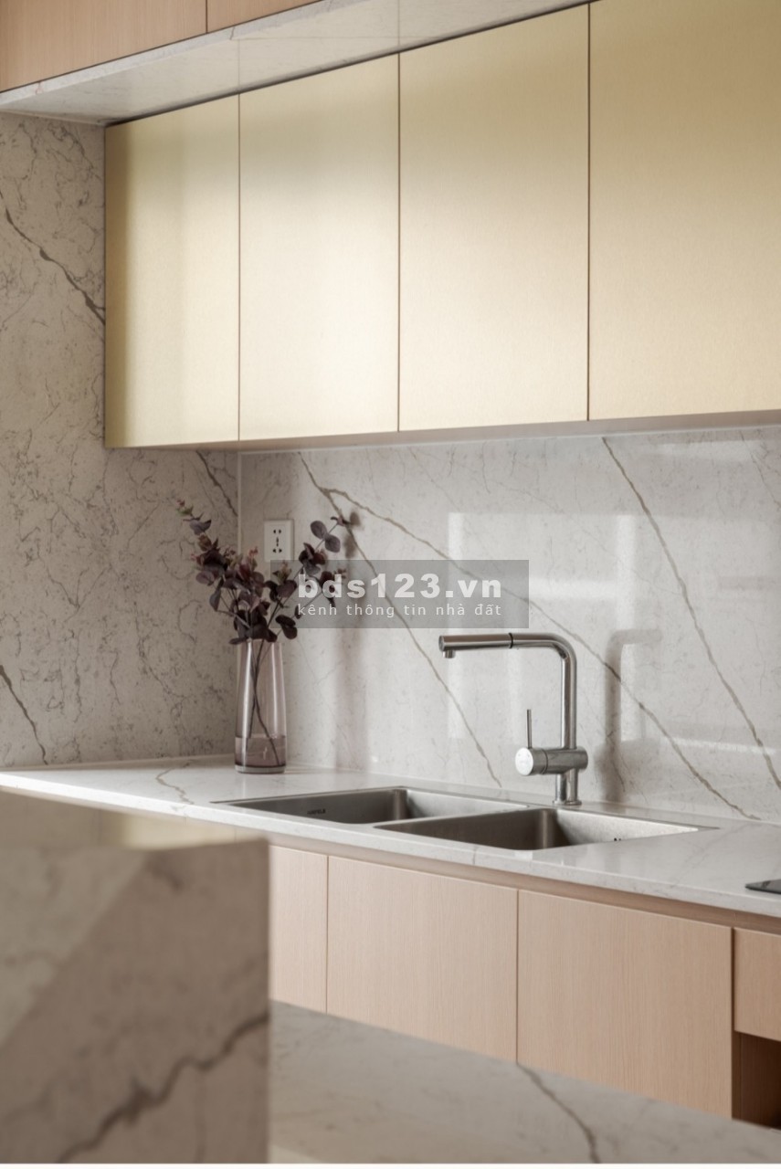 Bán nhanh CH 2PN 64m2 Vinhomes, giá 2. X tỷ, full đồ đẹp, có thương lượng