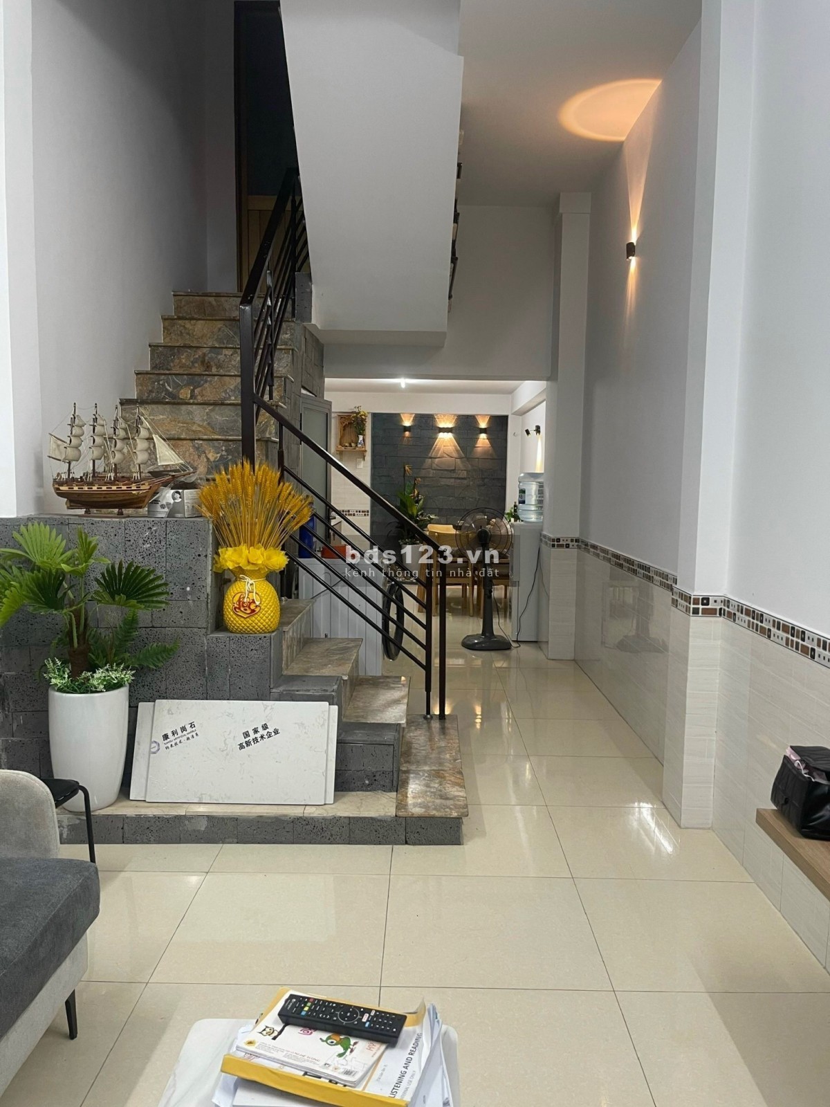 Giảm 300 triệu, bán nhanh trong tháng. Nhà đẹp 2 tầng đường 48, gần Giga Mall, đã hoàn công đầy đủ.