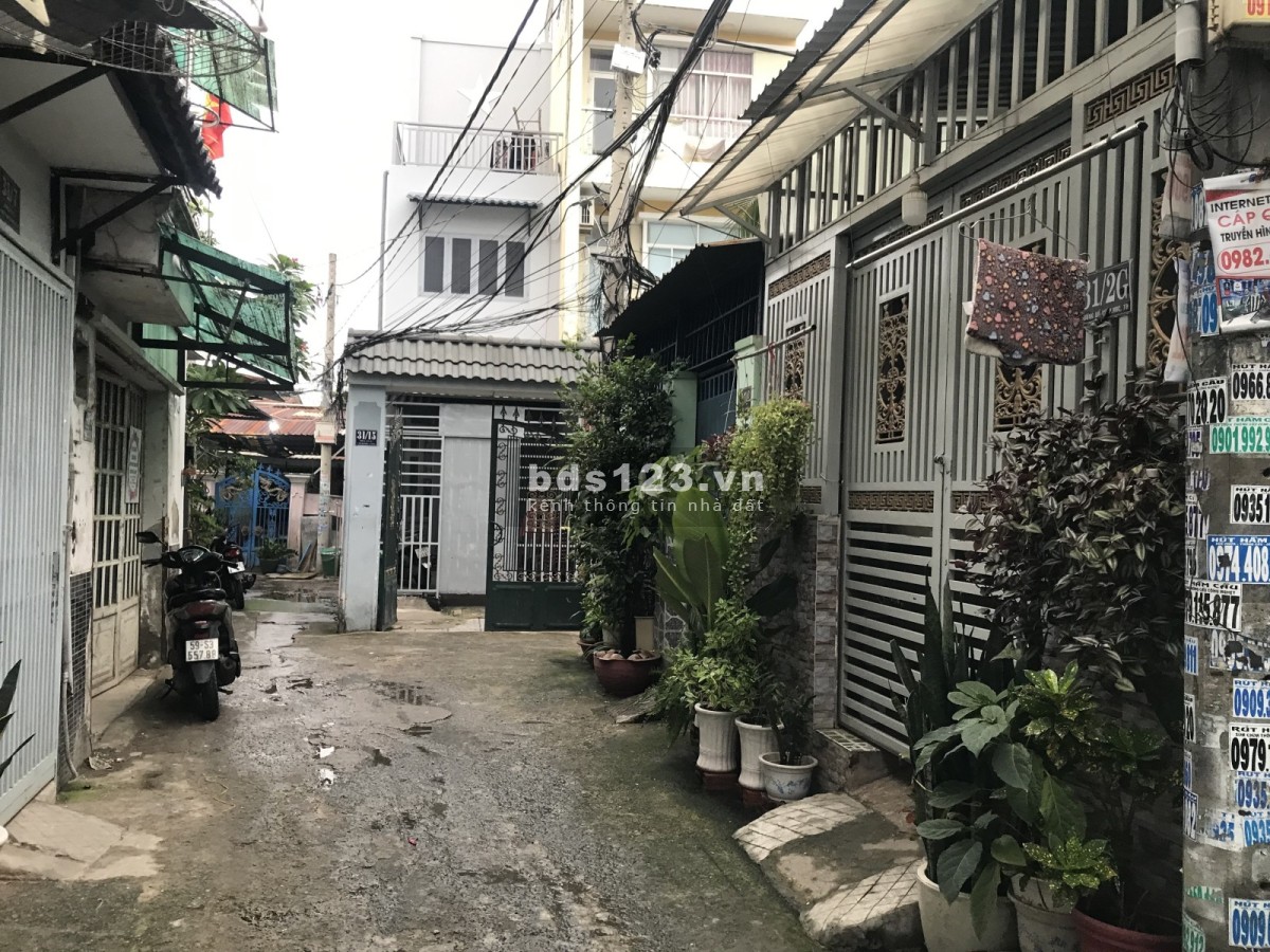 Giảm 300 triệu, bán nhanh trong tháng. Nhà đẹp 2 tầng đường 48, gần Giga Mall, đã hoàn công đầy đủ.