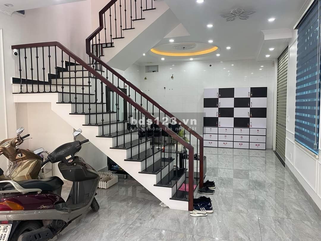 Bán nhà 5tầng ,lô góc 61 m2 mặt đường Hùng Duệ Vương , gần chợ Hòa Bình kinh doanh buôn bán sầm uất
