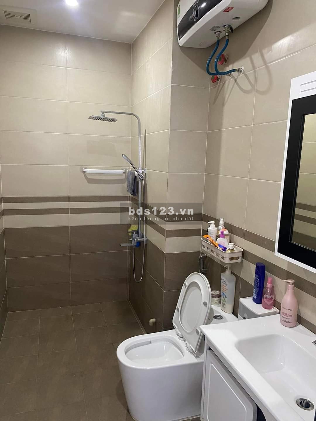 Bán nhà 5tầng ,lô góc 61 m2 mặt đường Hùng Duệ Vương , gần chợ Hòa Bình kinh doanh buôn bán sầm uất