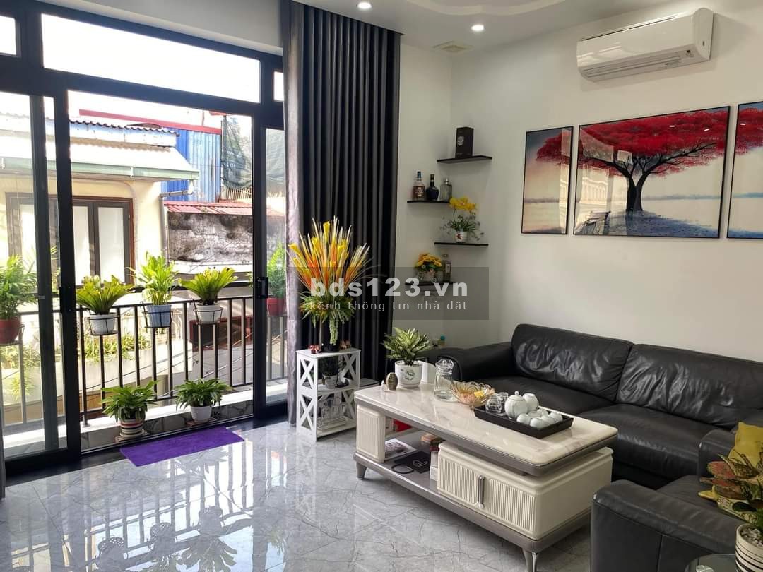 Bán nhà 5tầng ,lô góc 61 m2 mặt đường Hùng Duệ Vương , gần chợ Hòa Bình kinh doanh buôn bán sầm uất