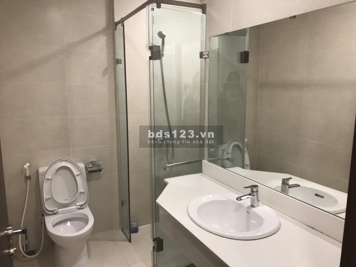 Cho thuê chung cư Hà Nội Center Point Lê VĂn Lương 2 PN đồ cơ bản