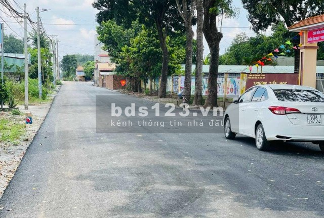 Bán 10 lô đất mặt tiền, DT 200m2, Ngay Becamex, QL.14