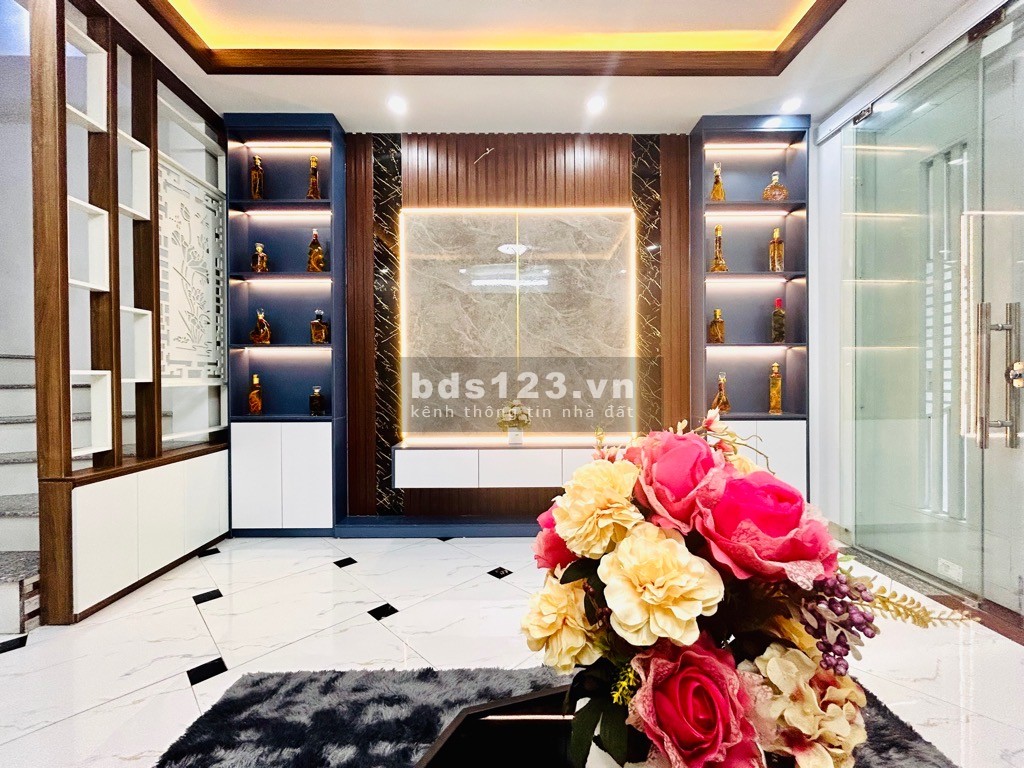 Bán nhà 5 tầng nhà đẹp, Đông Thiên 30m, 3m mặt tiền giá 3, 9 tỷ