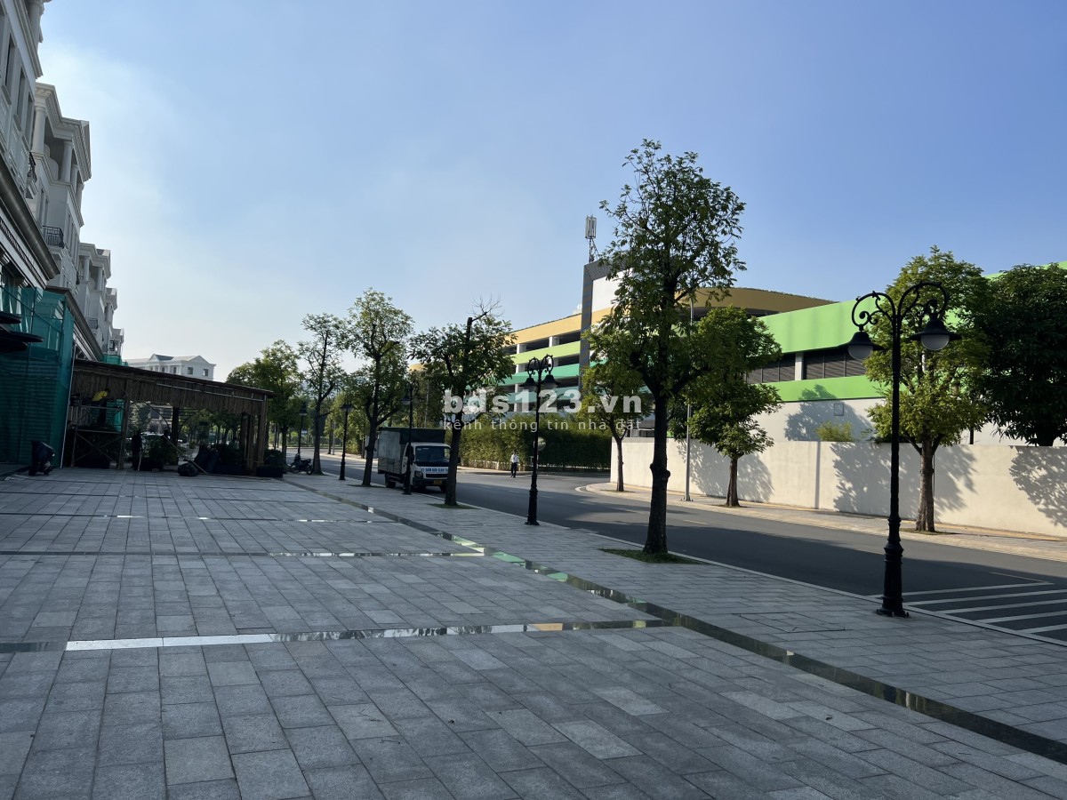 (Sổ hồng) Shophouse diện tích 310m2 xây 146m2/sàn giá 23.6 tỷ Vin Gia Lâm (0985941715)