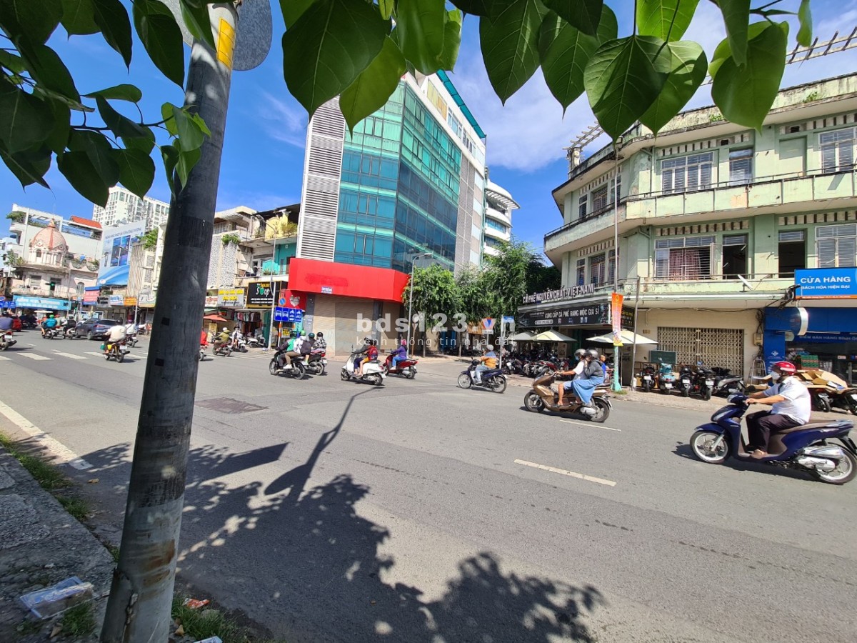 HCM-Cho thuê nhà 2 mặt tiền Trần Hưng Đạo Q5