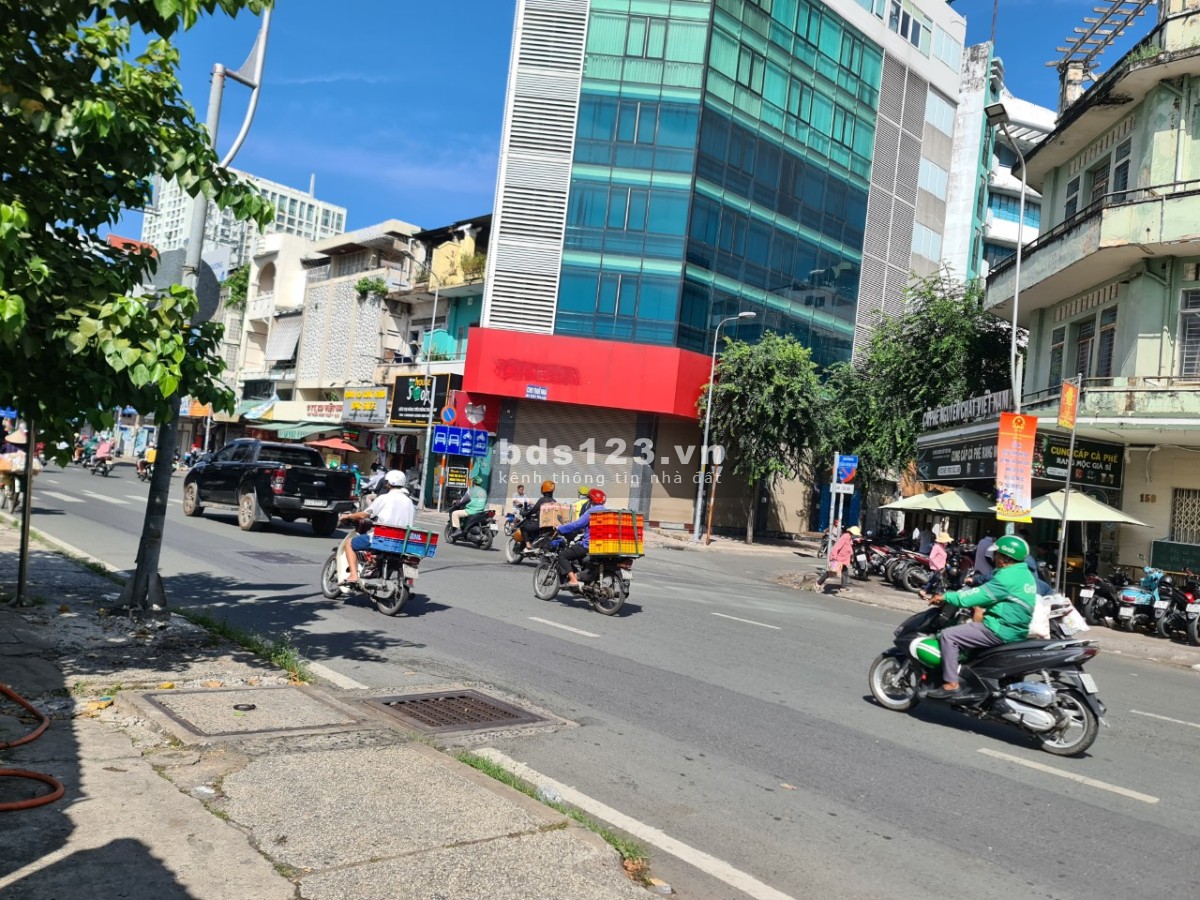 HCM-Cho thuê nhà 2 mặt tiền Trần Hưng Đạo Q5