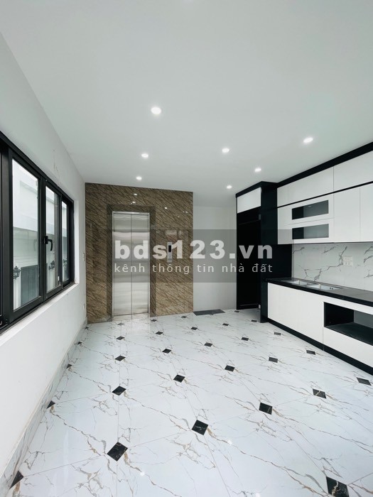 Bán nhà ngõ 354 Trường Chinh, 5 tầng, thang máy, mặt tiền 7 m, 5 tỷ 5