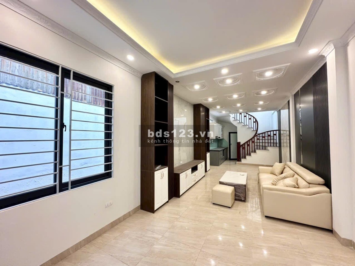 Cần bán nhà mặt phố Hoa Lâm, Long Biên 45m2, 5 tầng, 5 tỷ.