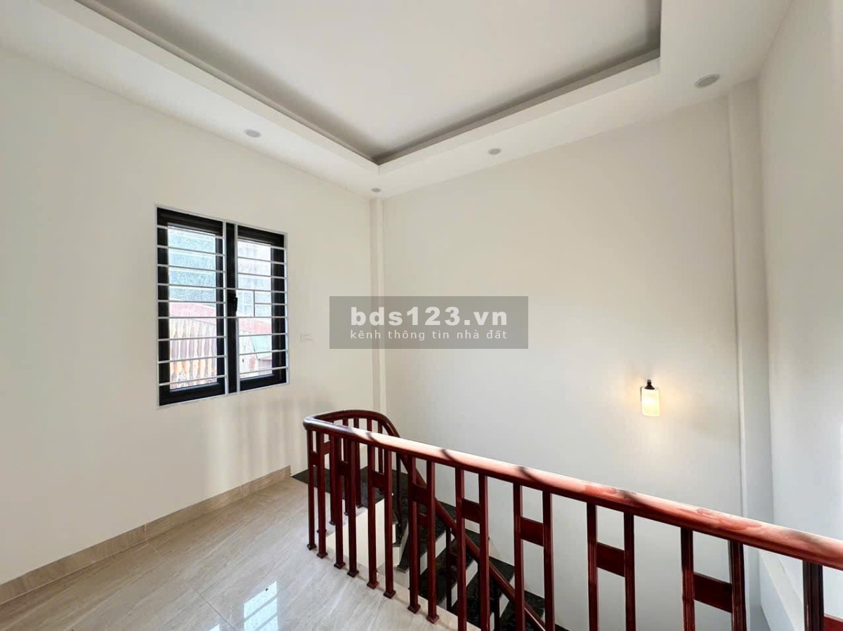 Cần bán nhà mặt phố Hoa Lâm, Long Biên 45m2, 5 tầng, 5 tỷ.