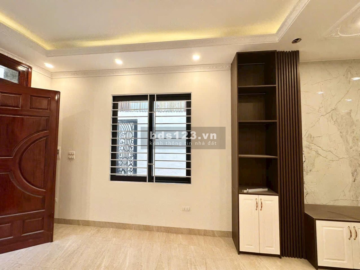 Cần bán nhà mặt phố Hoa Lâm, Long Biên 45m2, 5 tầng, 5 tỷ.