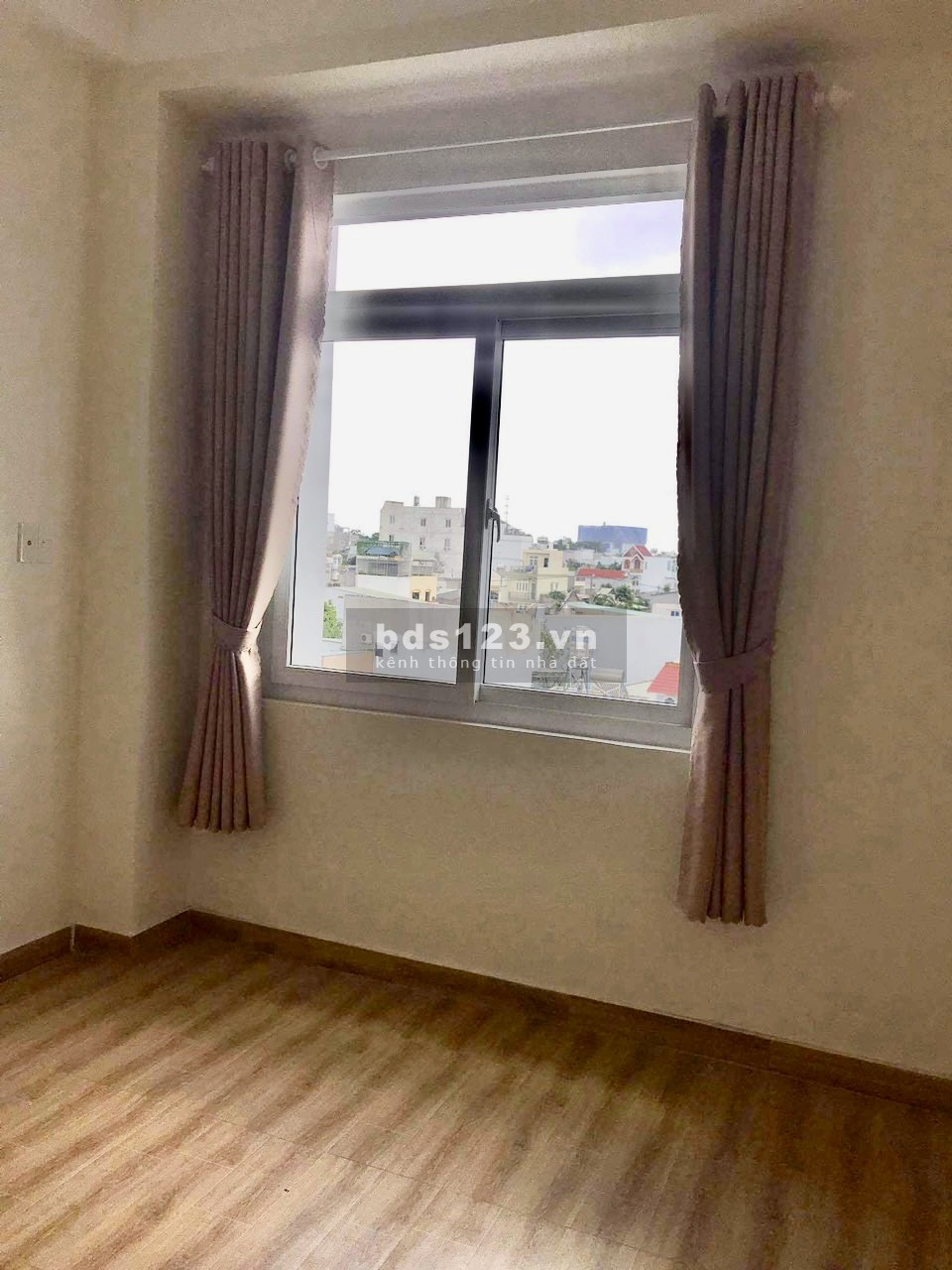 Bán Căn hộ DV 5 tầng 240m2 hẻm Ô tô gần trường Cao Đẳng Công Thương Quận 9 giá 16.5 tỷ