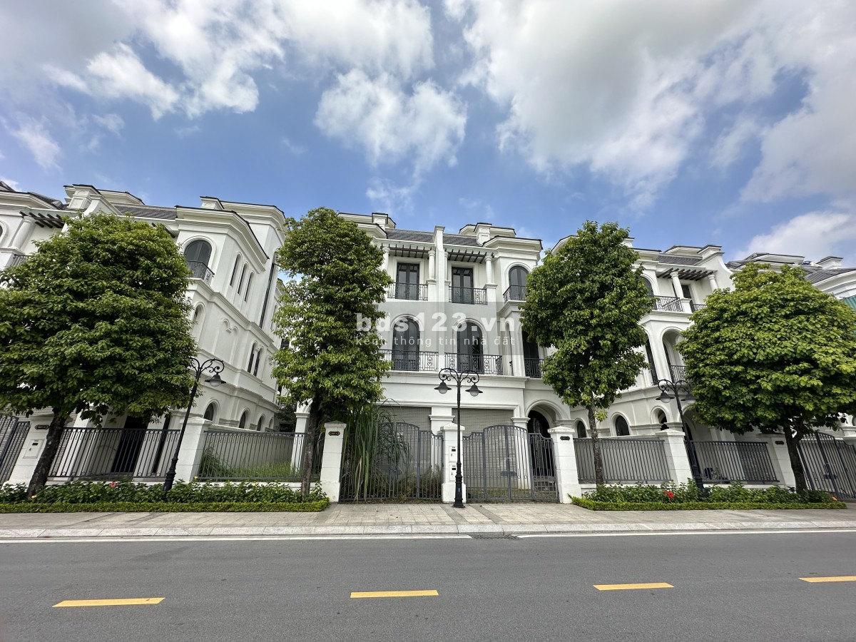 Biệt Thự Song Lập Sao Biển 9 đối diện Trường Học Vin Gia Lâm giá 23,999 tỷ