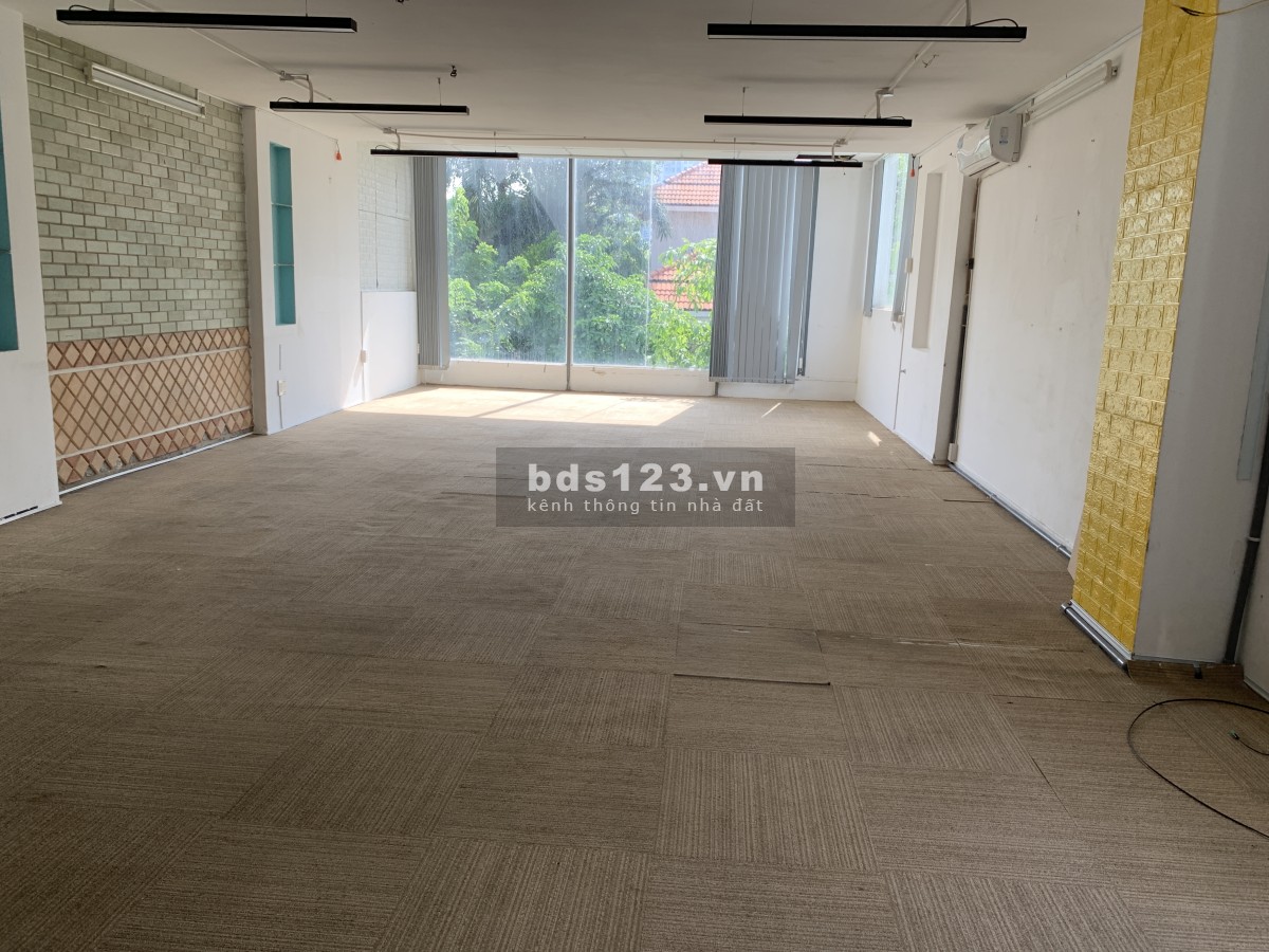 Hiện còn trống vp lầu 2 diện tích 75m2 giá tốt nhất khu vực