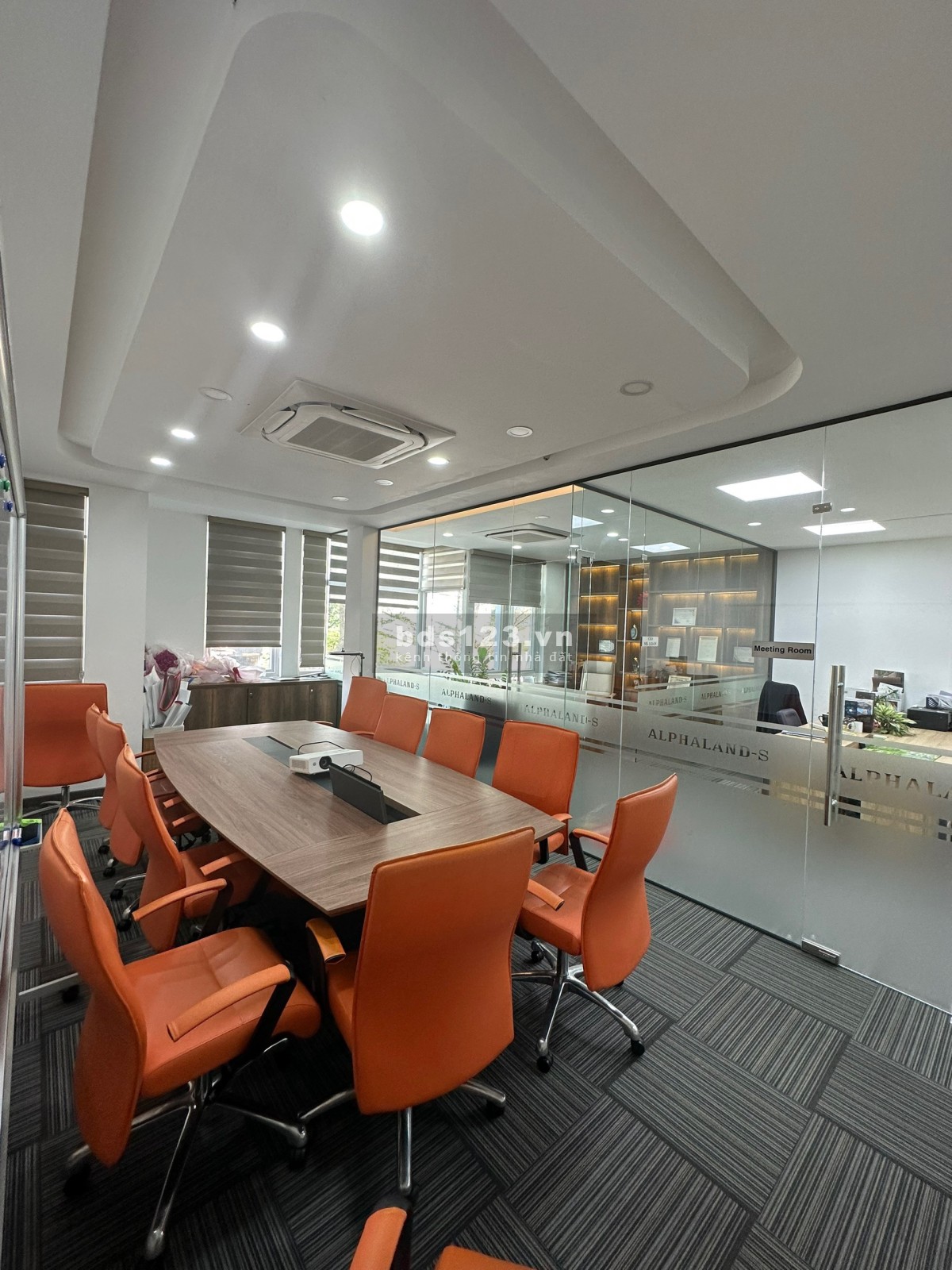 Cho thuê văn phòng 120M2 full nội thất, đẹp sang trọng - Gía thương lượng