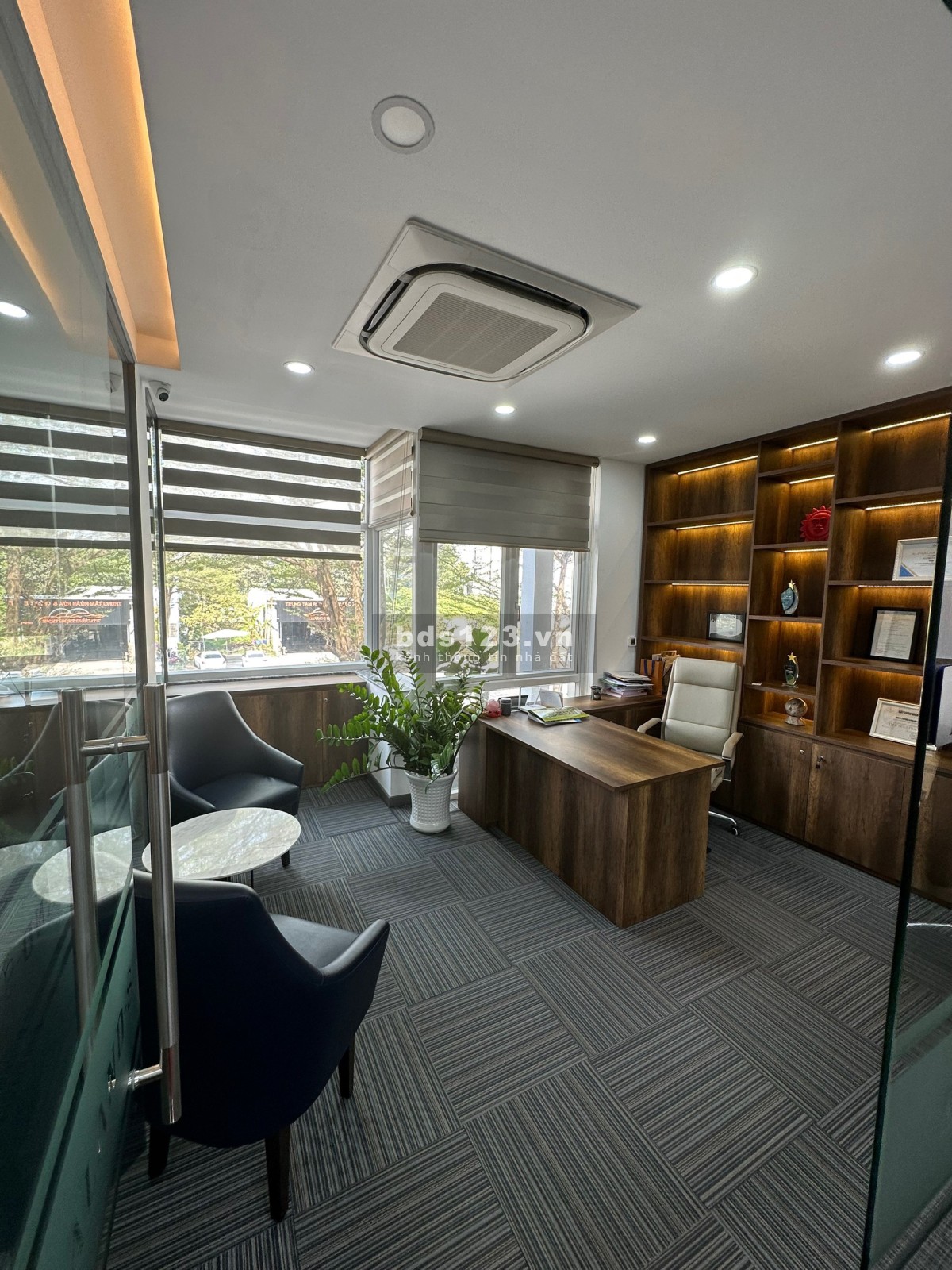 Cho thuê văn phòng 120M2 full nội thất, đẹp sang trọng - Gía thương lượng