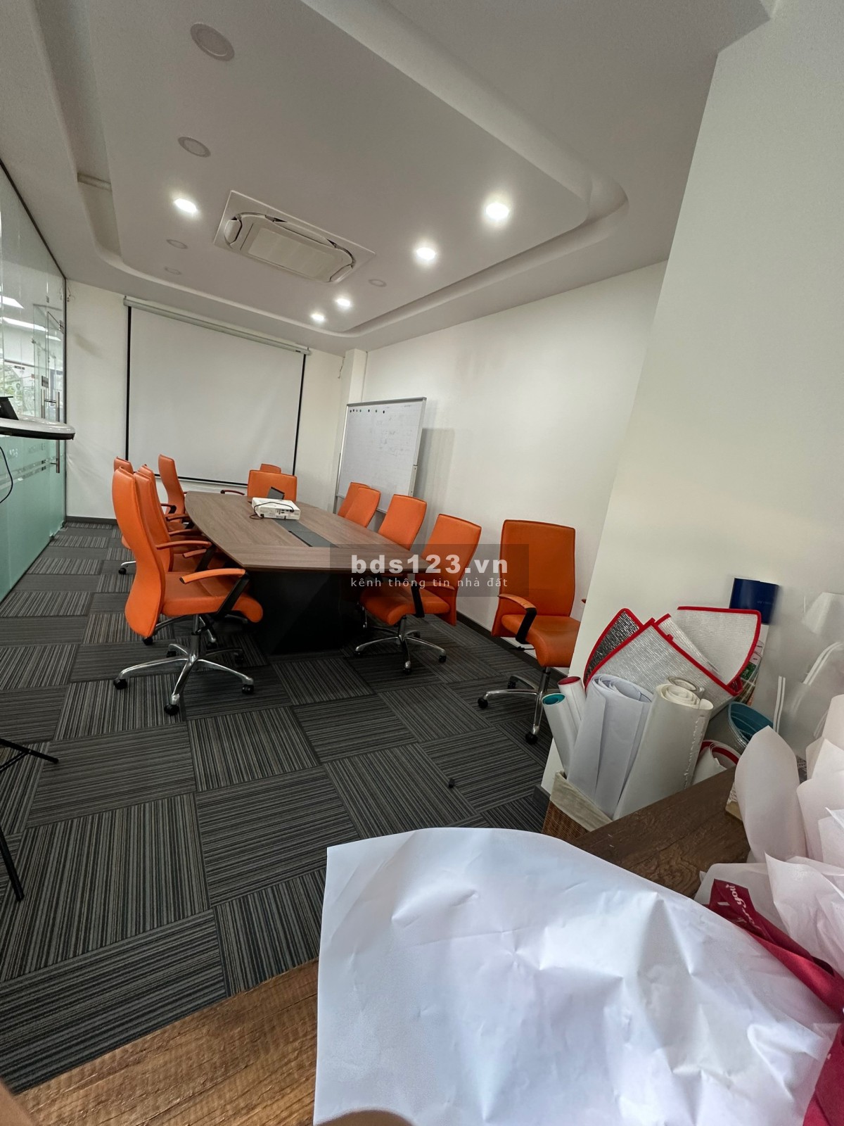 Cho thuê văn phòng 120M2 full nội thất, đẹp sang trọng - Gía thương lượng