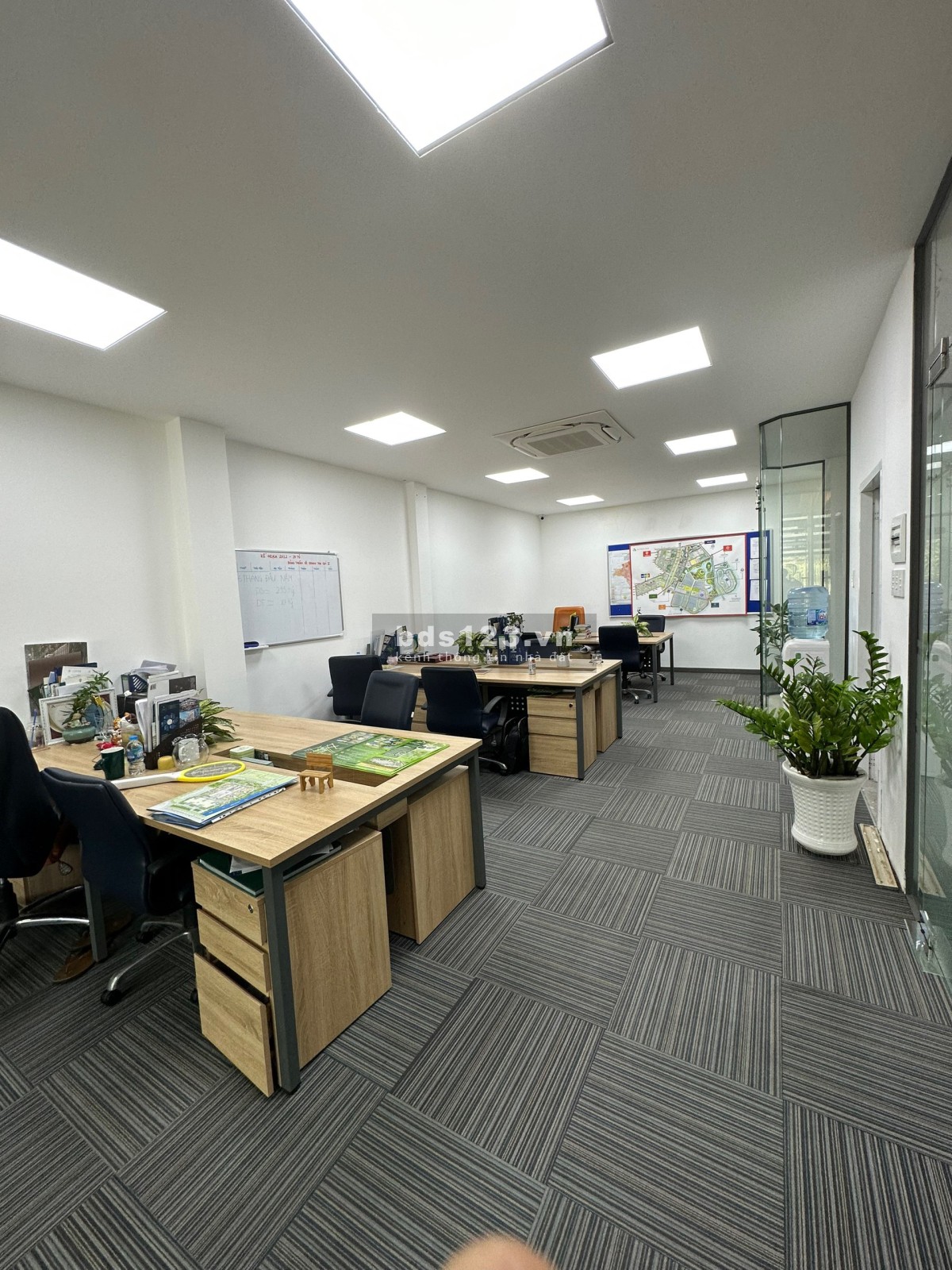 Cho thuê văn phòng 120M2 full nội thất, đẹp sang trọng - Gía thương lượng