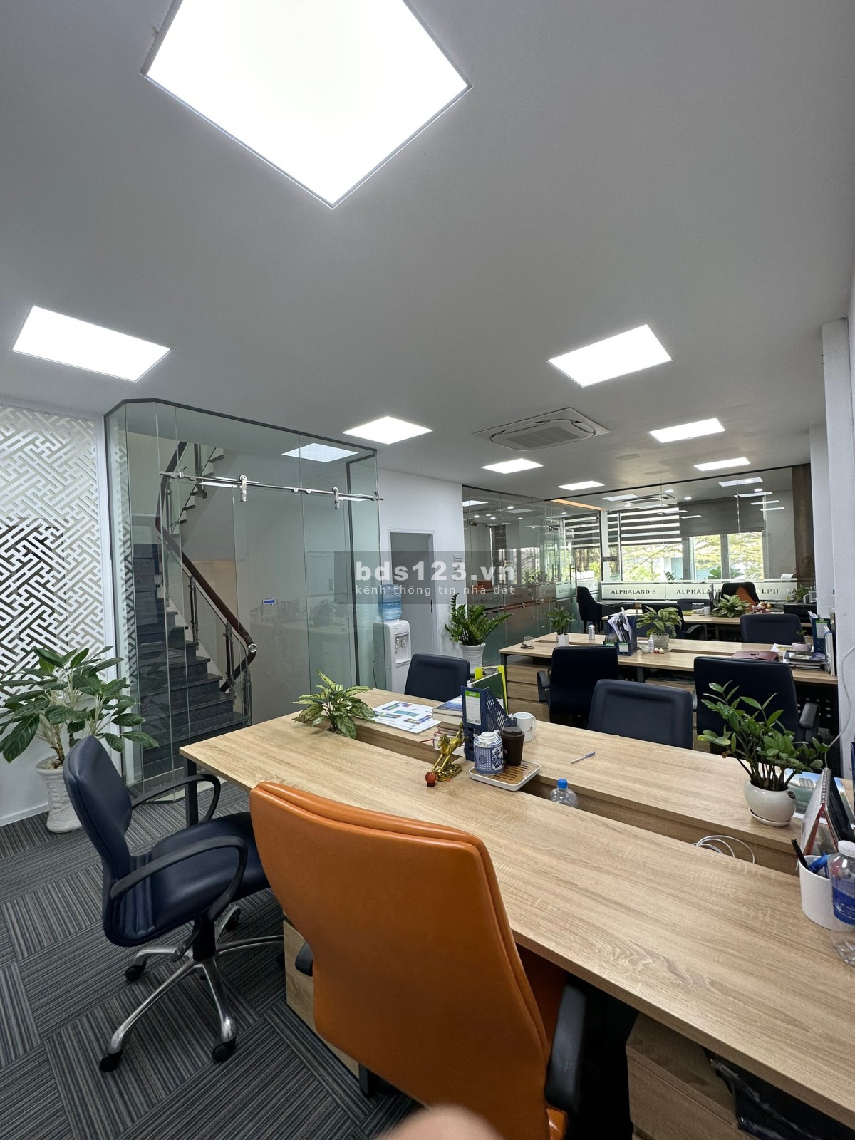 Cho thuê văn phòng 120M2 full nội thất, đẹp sang trọng - Gía thương lượng
