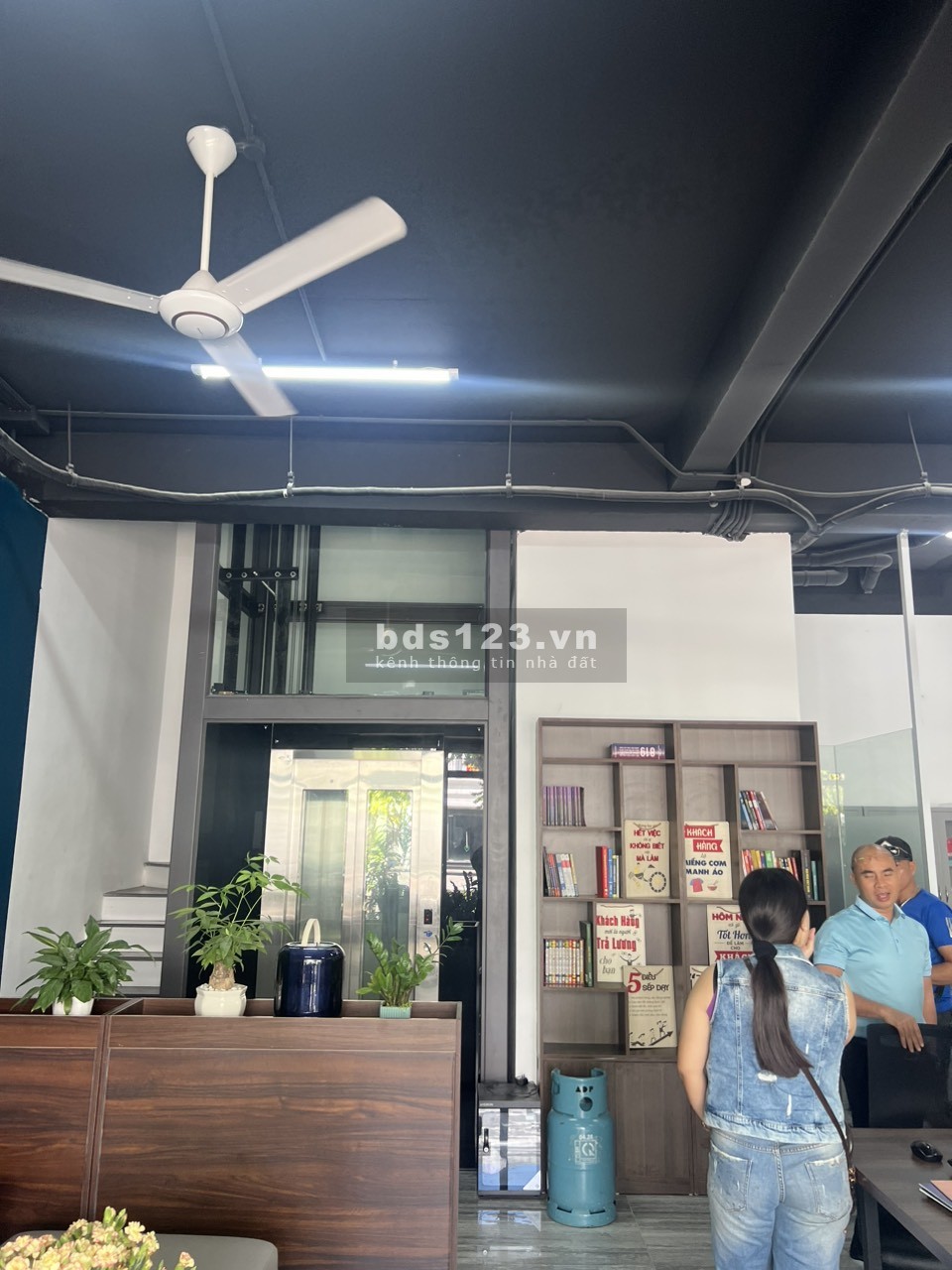 Hải Âu 2 diện tích 90m2, đường 30m, hoàn thiện có thang máy giá 18.6 tỷ Vin Gia Lâm (0985941715)