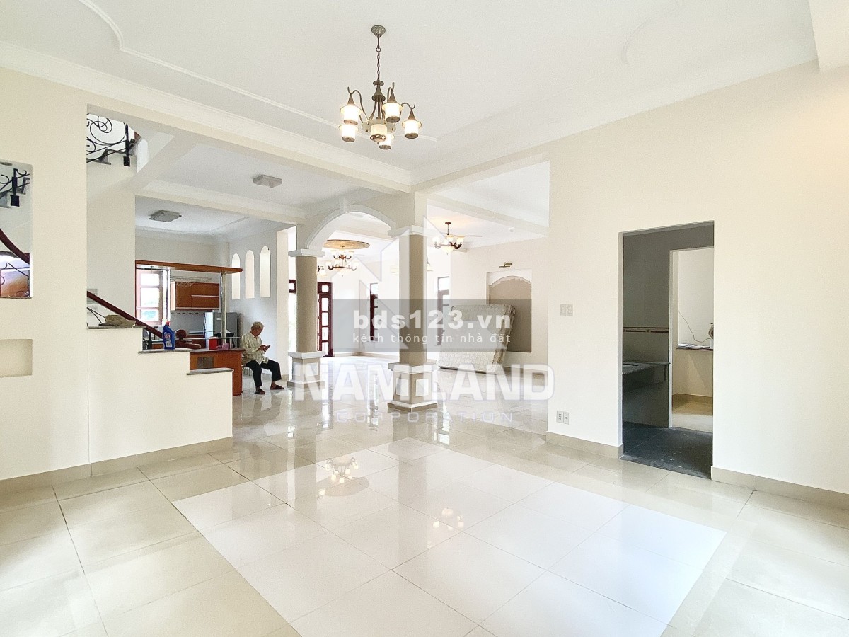 Cho thuê Villa Thảo Điền - 5 phòng ngủ- style sang trọng - giá 4000$
