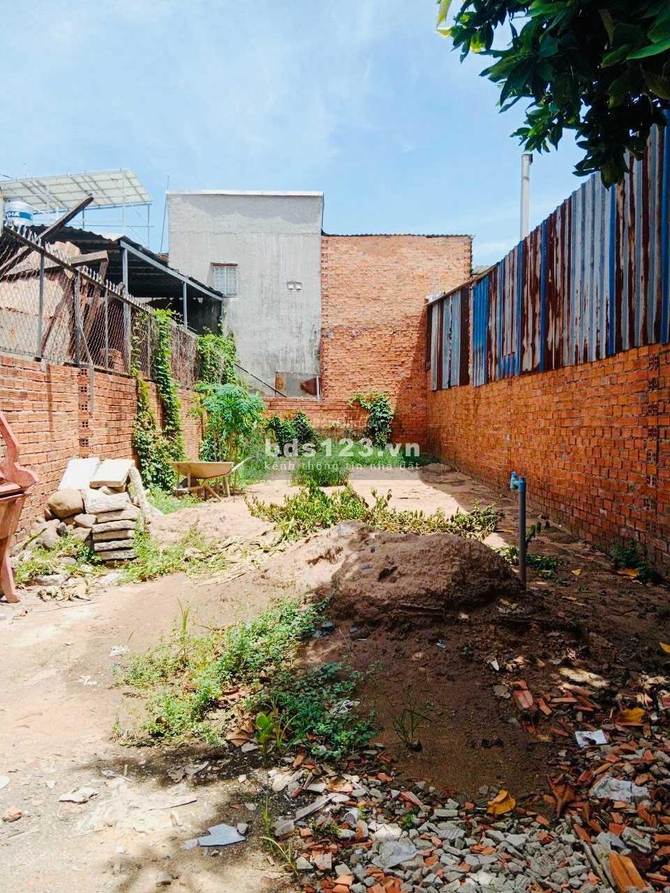 Bán gấp lô đất 128m2 Thới Tam Thôn 18, Hóc Môn, sổ hồng riêng 1ty120