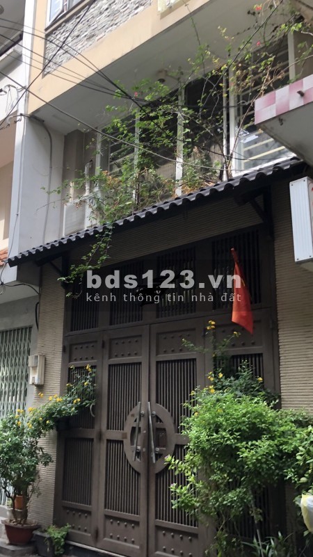 Chính chủ cần bán nhà đường 3/2, phường 11, quận 10. Diện tích xây dựng 350m2. Hẻm rộng 7m