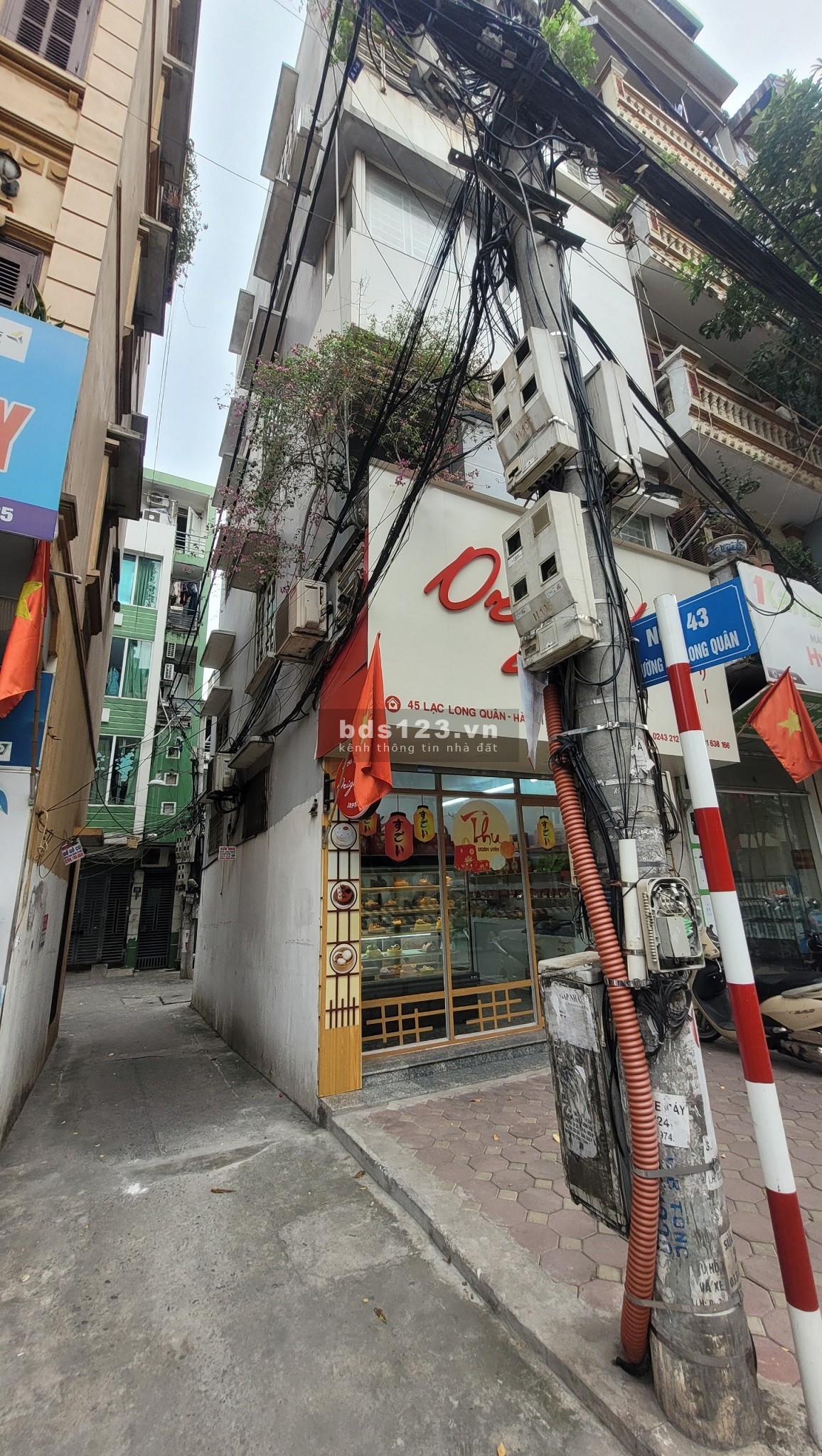 Cần bán nhà ngõ 43 Lạc Long Quận - Tương lai nhà 2 mặt ngõ- 57 M2 - Gía 8.9 tỷ (Có thương lượng)