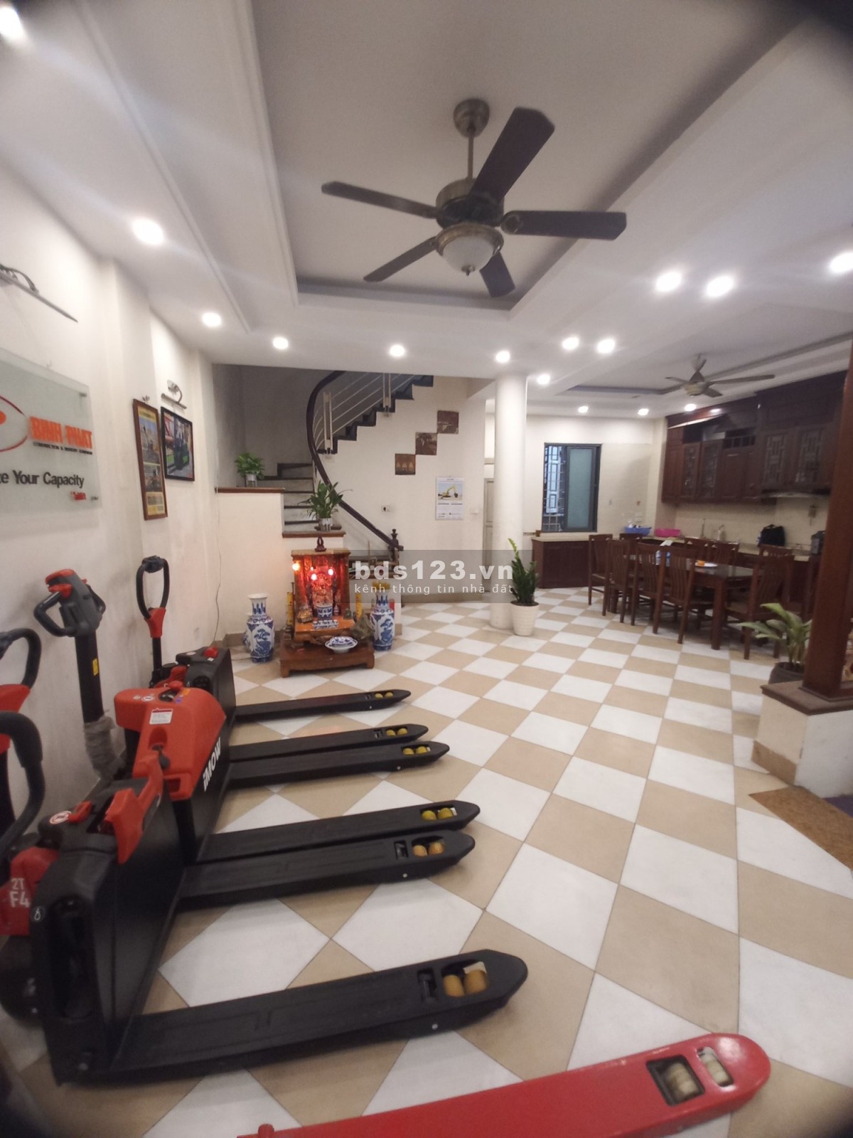Bán Nhà Khu Vực Phùng Khoang, Mặt Tiền Rộng, OTO đỗ, Diện Tích 92m2, Giảm sốc 10 tỷ