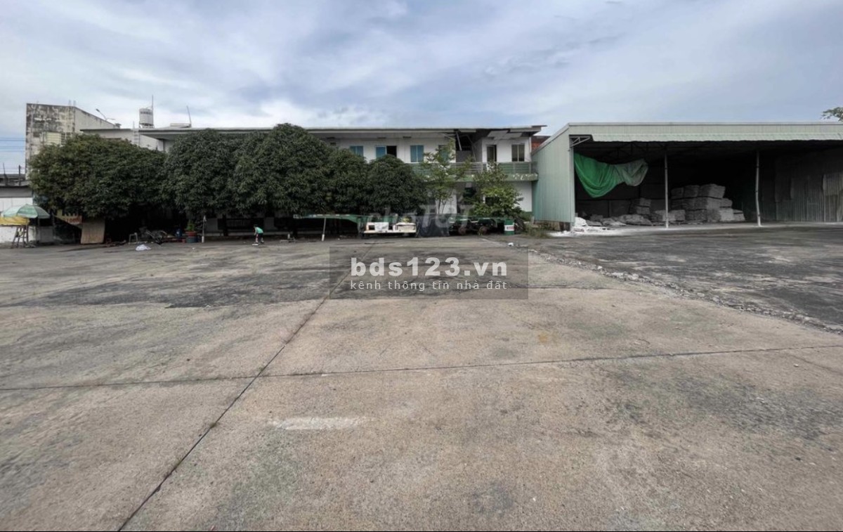 Kho bãi Vp hơn 3000m2 gần Ql1A ngã tư Ga Quận 12