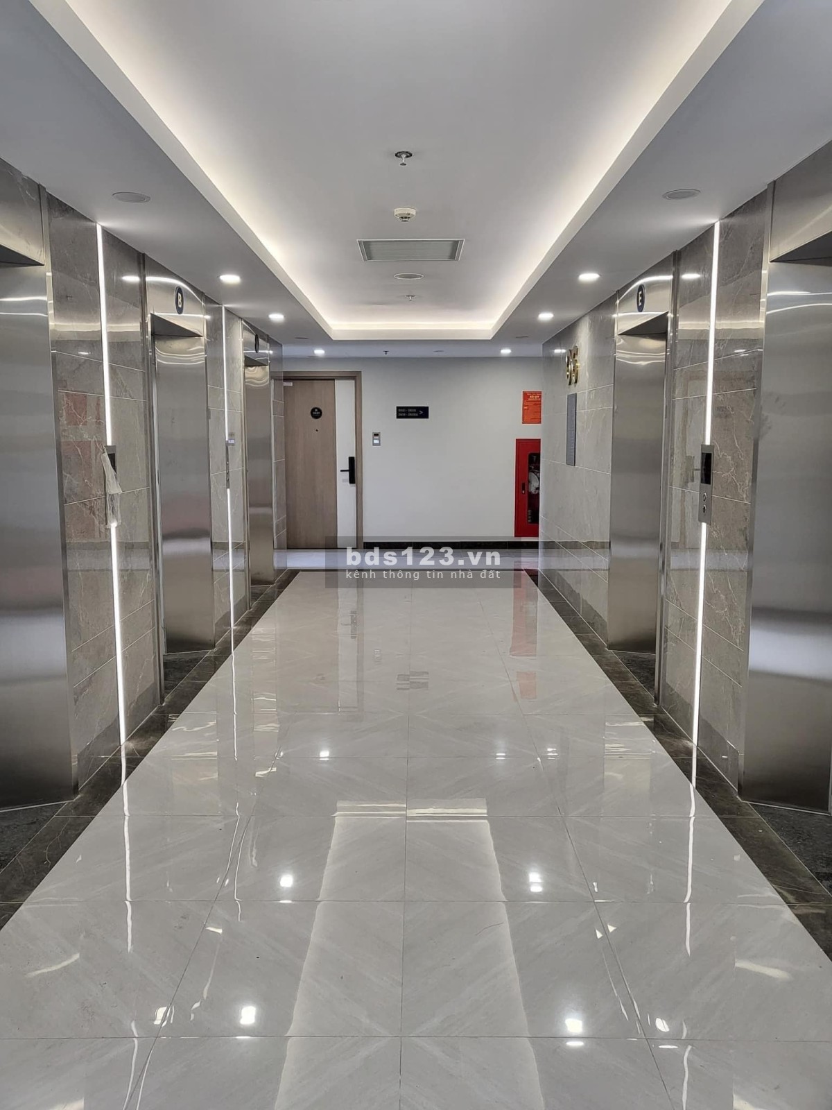 Bán nhanh Studio I2 view hồ 28m 1.69 tỷ bao phí Vinhomes Smart City