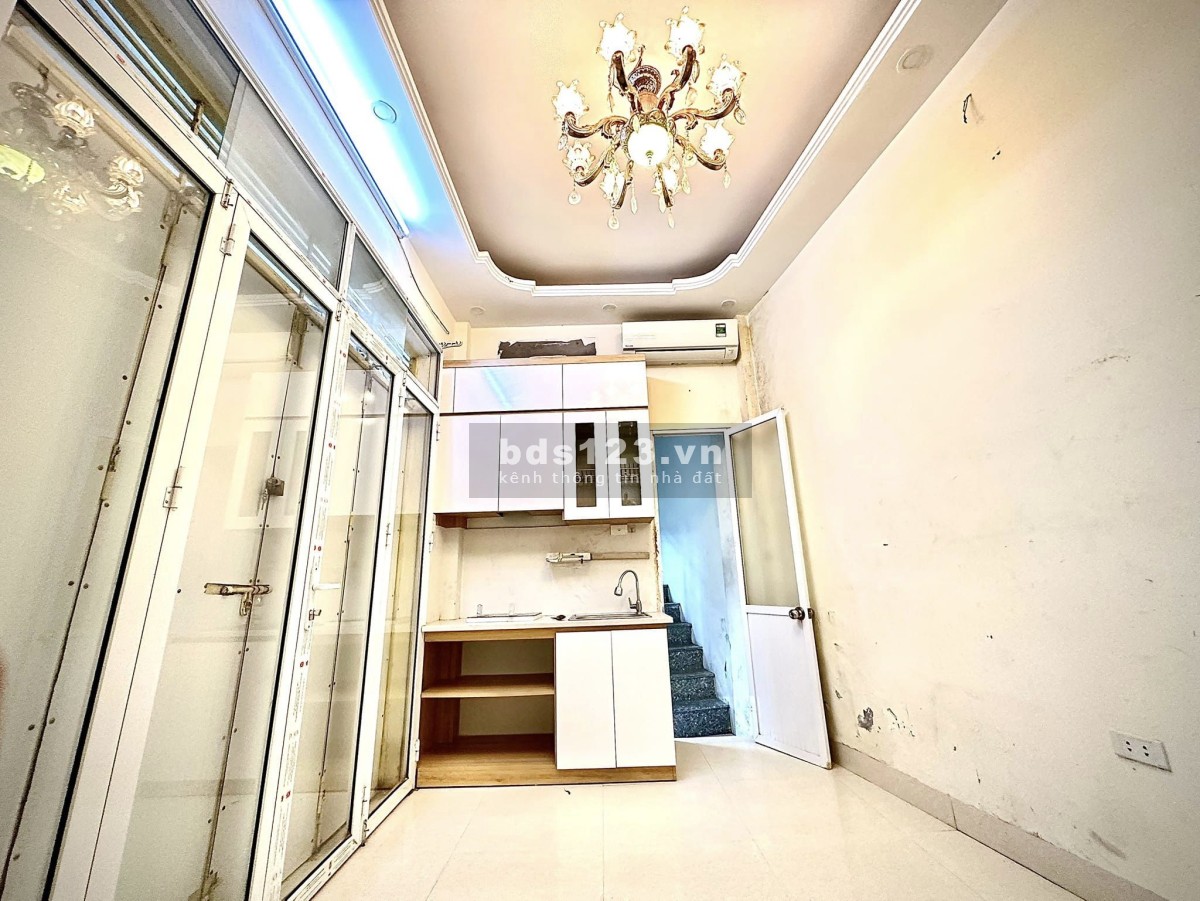 Bán nhà Khâm Thiên, Đống Đa, 28m*5 tầng, nhỉnh 2 tỷ, nhà thoáng, dọn vào ở ngay.
