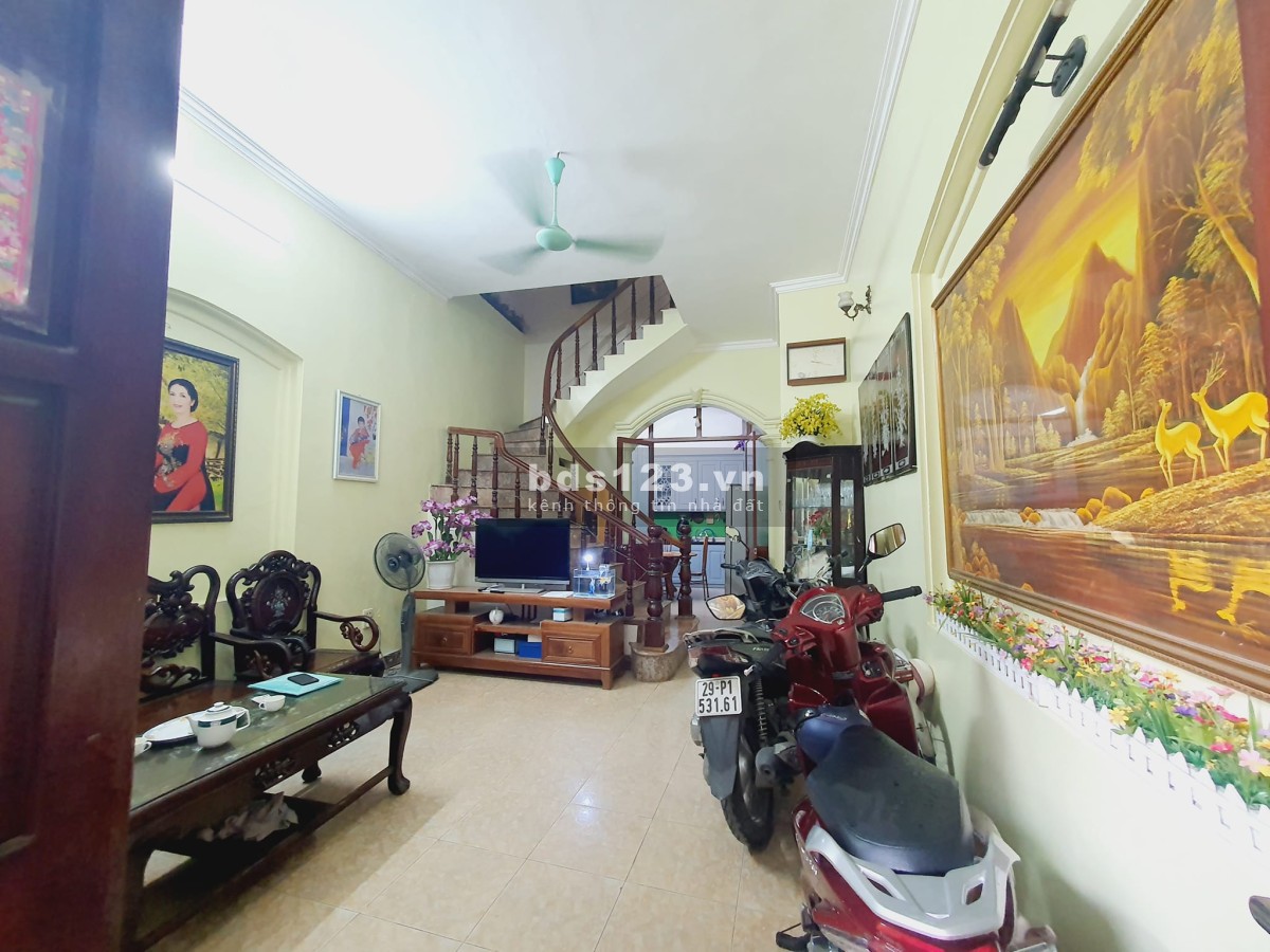 Cần bán nhà ngõ 43 Lạc Long Quận - Tương lai nhà 2 mặt ngõ- 57 M2 - Gía 8.9 tỷ (Có thương lượng)