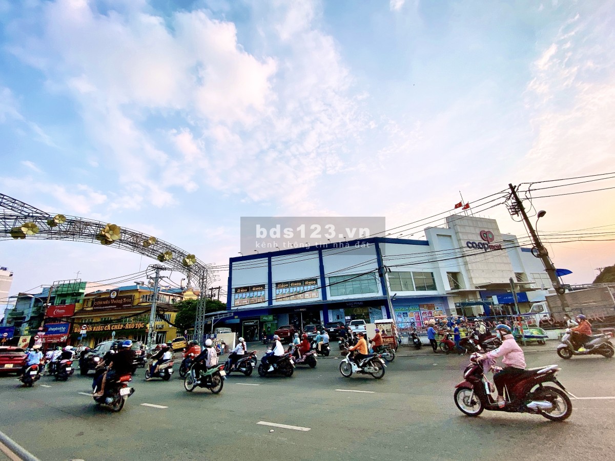 Bán nhà mặt tiền khu VÍP đường Quang Trung gần Siêu thị Co.op Mart Lê Văn Việt 3 tầng 75m2 giá 8 tỷ