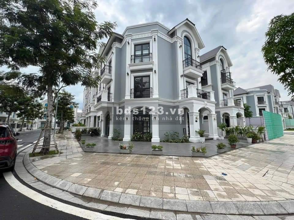 Cho thuê nhà phố Vinhome Grand Park hoàn thiện mặt tiền ngang 15M giá chỉ 17TR ( Tổng DTSD 150M2)