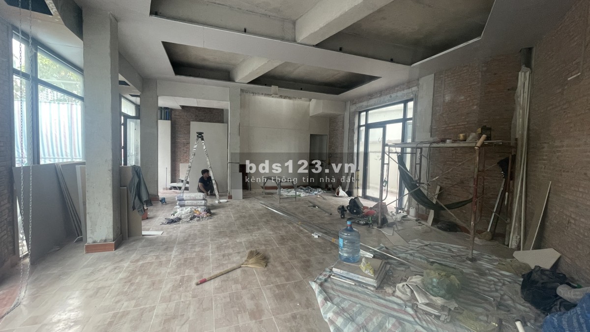 Cho thuê nhà phố Vinhome Grand Park hoàn thiện mặt tiền ngang 15M giá chỉ 17TR ( Tổng DTSD 150M2)