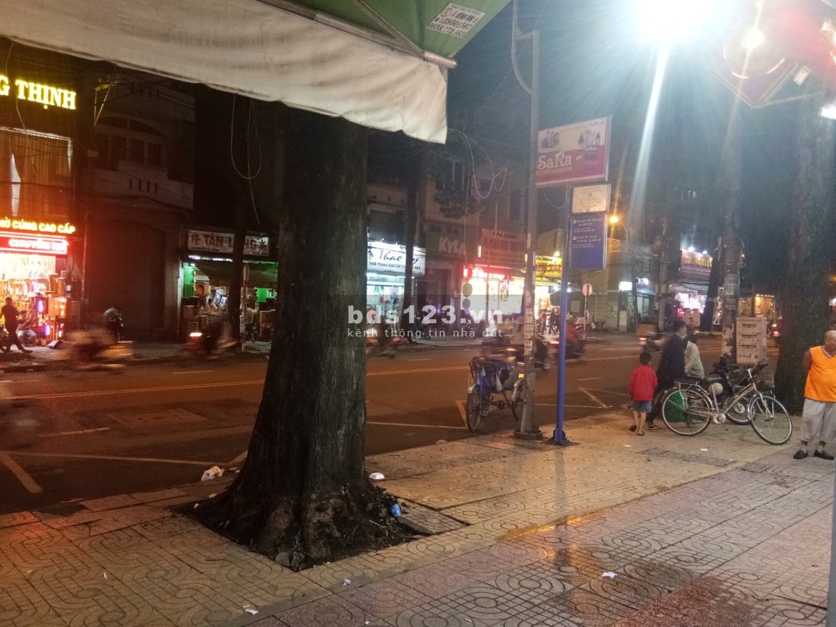 Mặt tiền Nguyễn Chí Thanh Q5 4x17 bên cạnh bệnh viện Chợ Rẫy