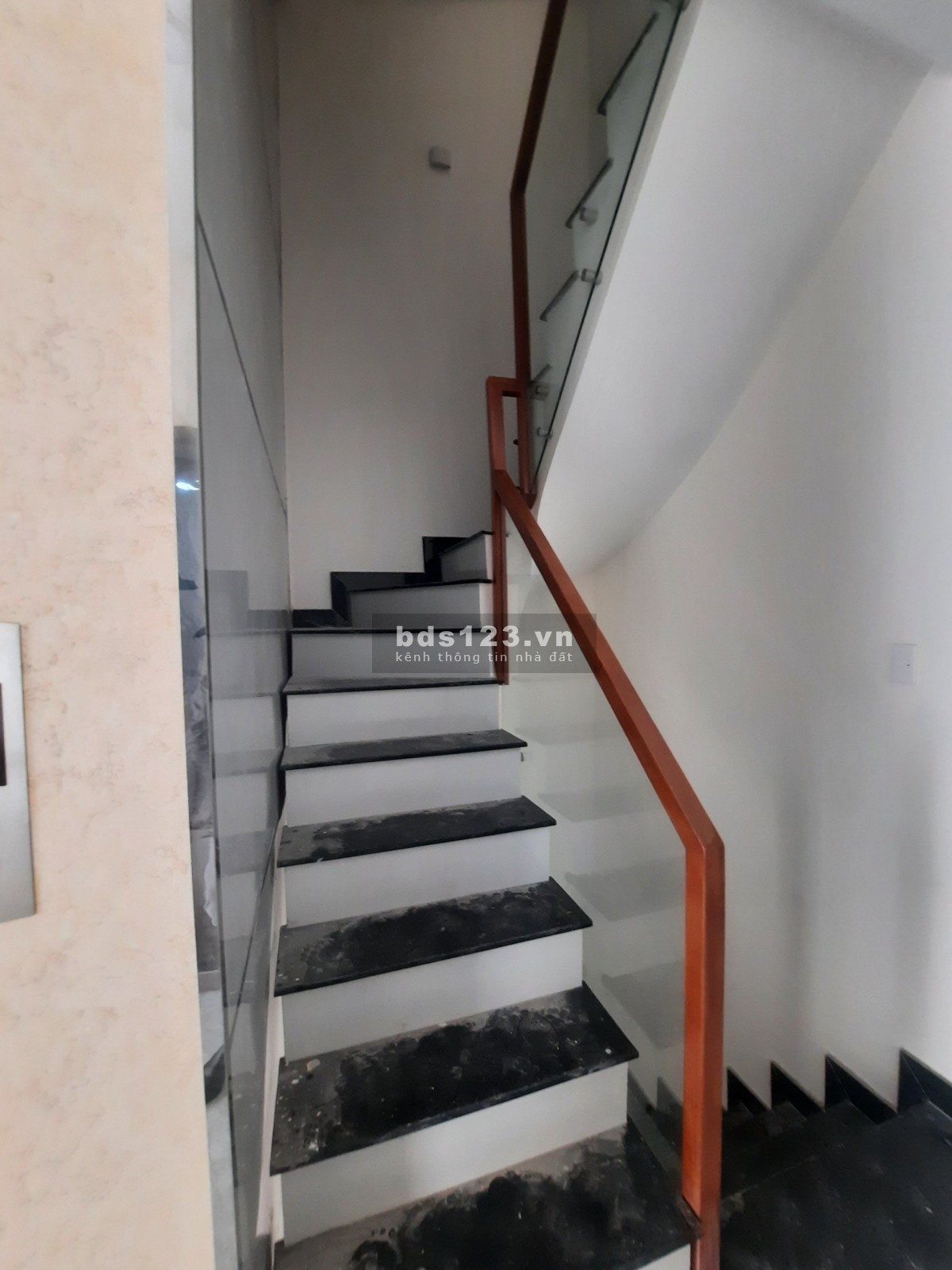 Cho thuê nhà 5 tầng có thang máy 1 tấn, hoàn thiện 17 phòng ngủ tại Vinhomes quận 9 ( TP Thủ Đức)