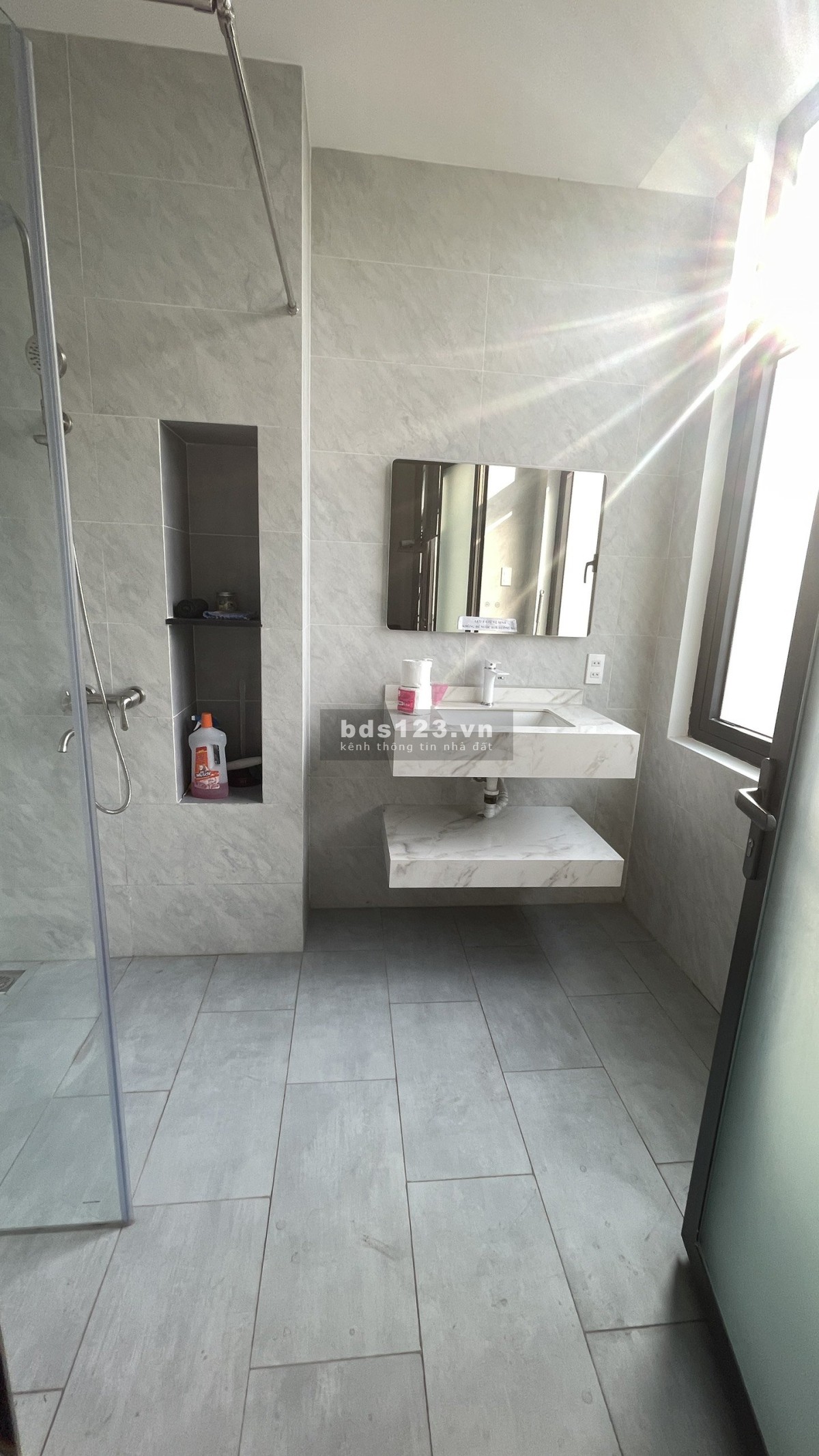 Cho thuê tầng nhà phố hoàn thiện có thang máy đối diện Vincom lớn nhất miền Nam giá chỉ 7TR tại VHGP