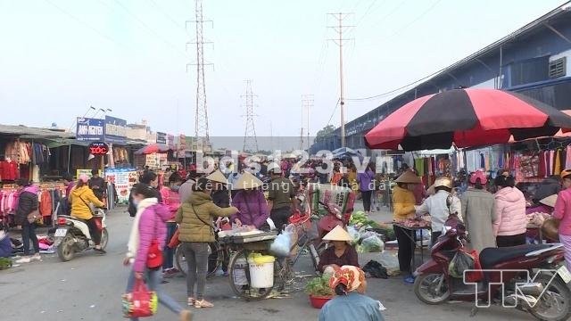 Cần bán đất gấp hơn 1400M2, đất nở hậu có quy hoạch thổ cư nằm ngay thị xã