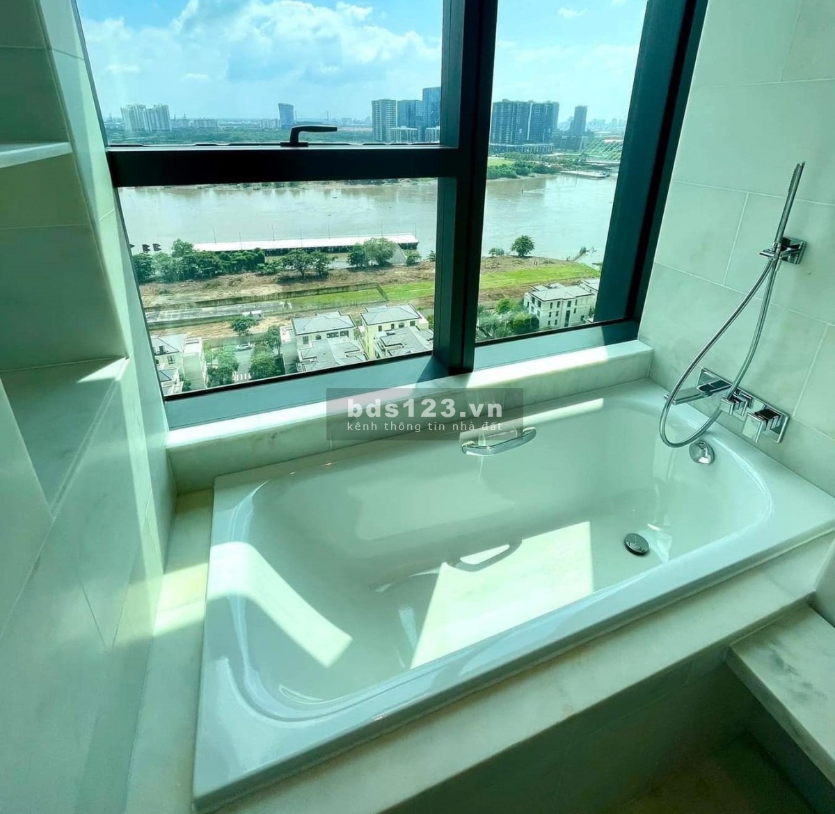 (English below) Căn hộ quản lý bởi khách sạn xa xỉ Marriott cho thuê - 3 phòng ngủ, giá 196tr/tháng.
