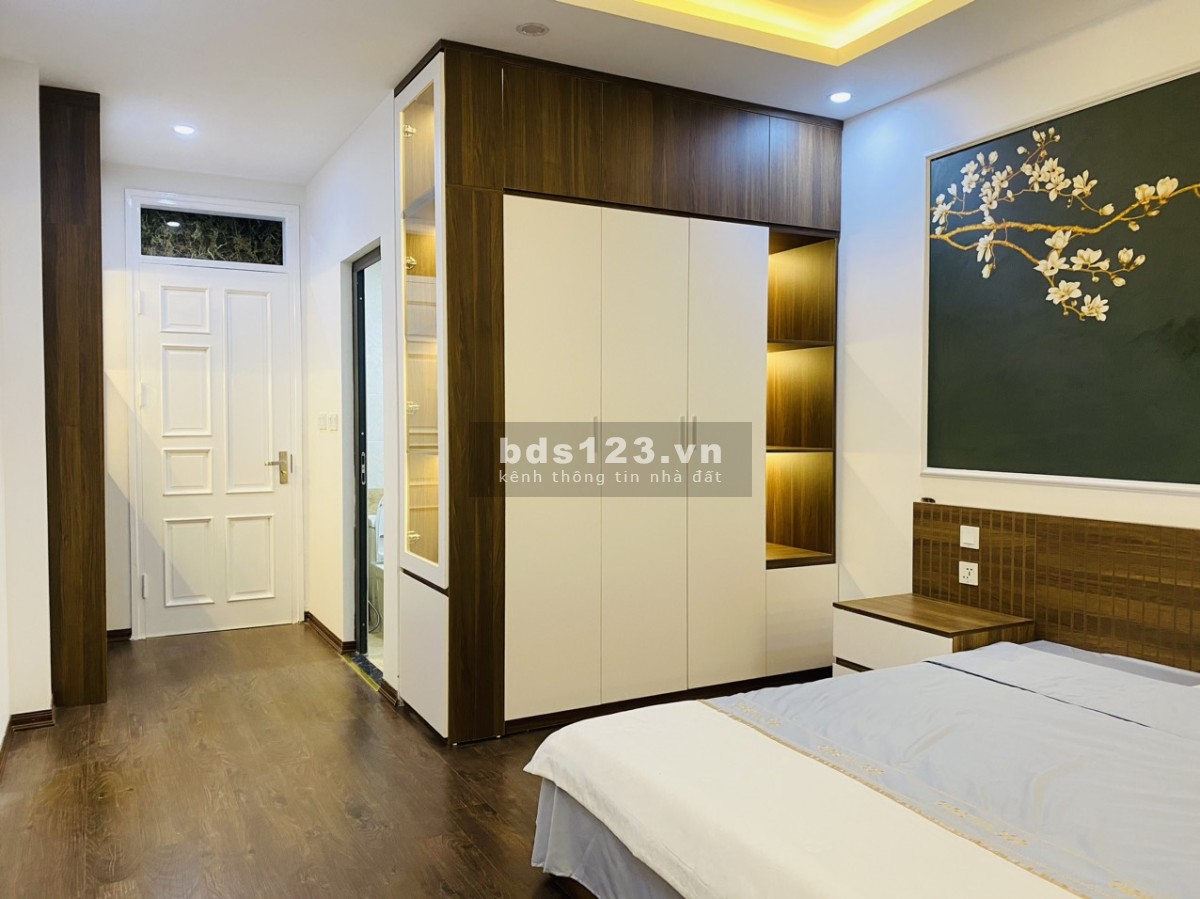 Chính chủ bán Nhà Ngọc Thụy - Long Biên - Ngõ thông - Ô tô ngủ trong nhà - có thang máy