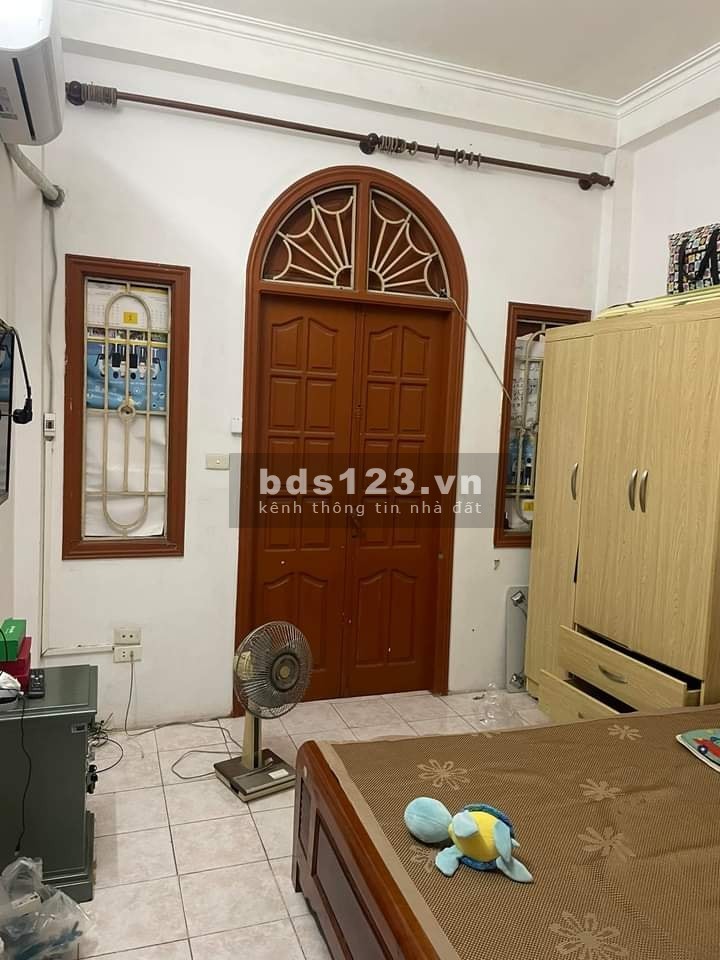 Bán nhà Xã Đàn, Đống Đa, diện tích 42m2, 5 tầng, nhỉnh 4 tỷ, nhà thoáng, full nội thất.