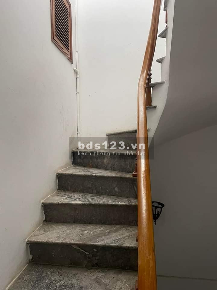 Bán nhà Xã Đàn, Đống Đa, diện tích 42m2, 5 tầng, nhỉnh 4 tỷ, nhà thoáng, full nội thất.