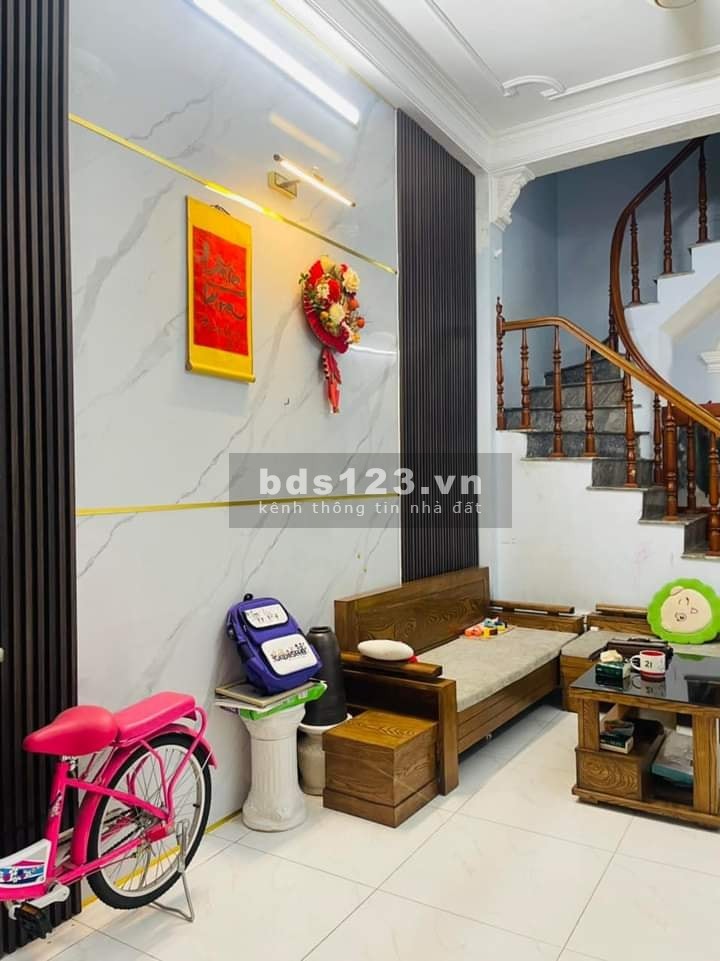 Bán nhà Xã Đàn, Đống Đa, diện tích 42m2, 5 tầng, nhỉnh 4 tỷ, nhà thoáng, full nội thất.